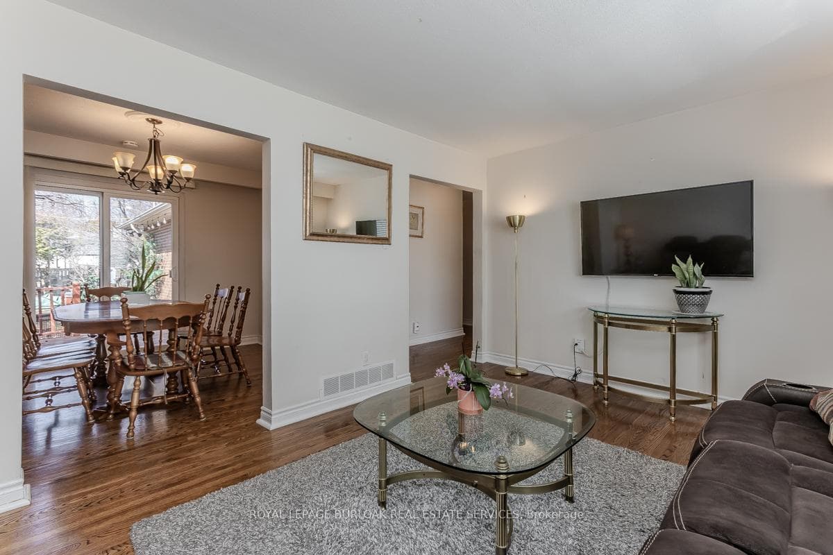 2074 Mountain Grove Avenue photo 9