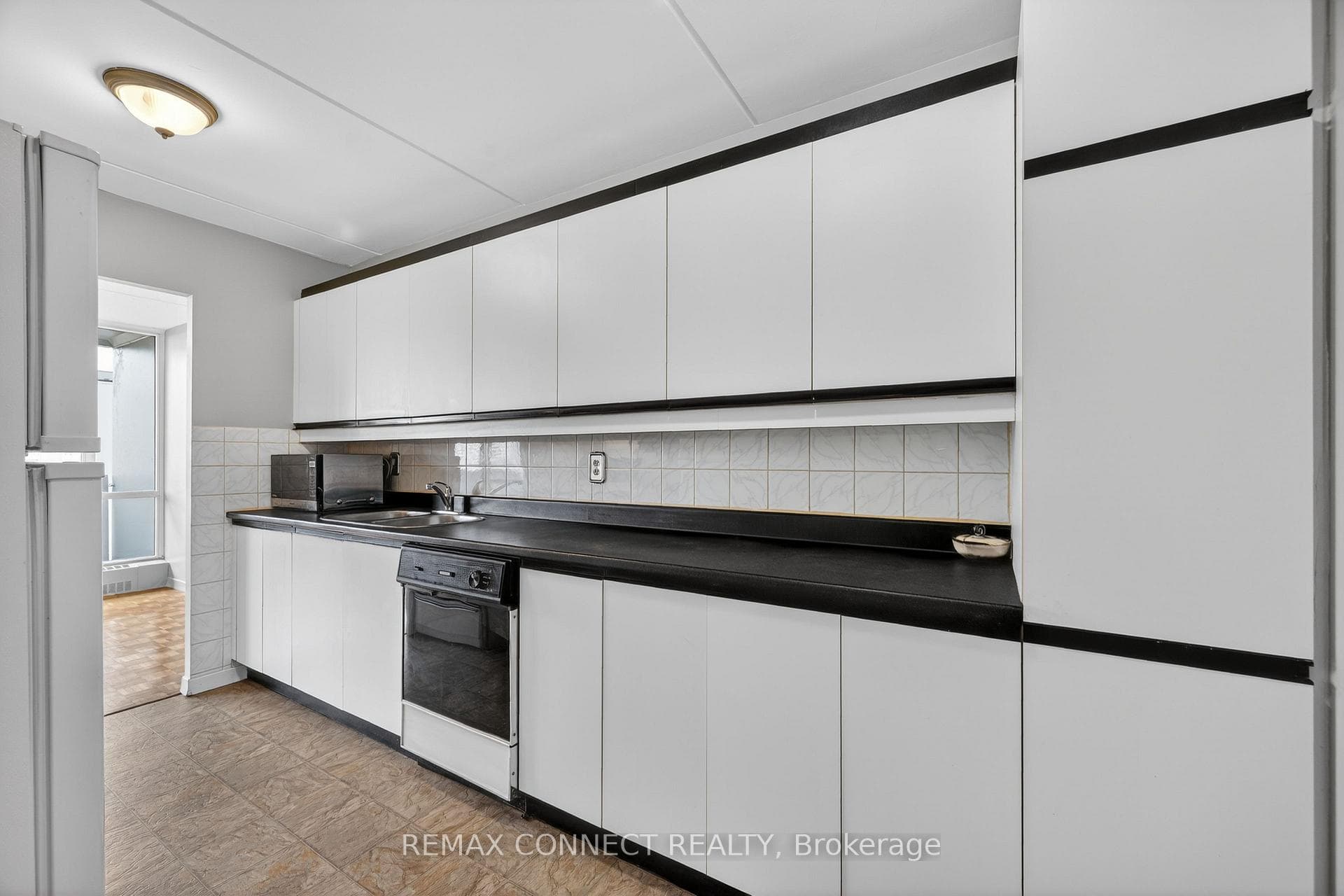 2 Glamorgan Avenue Unit 910 photo 30