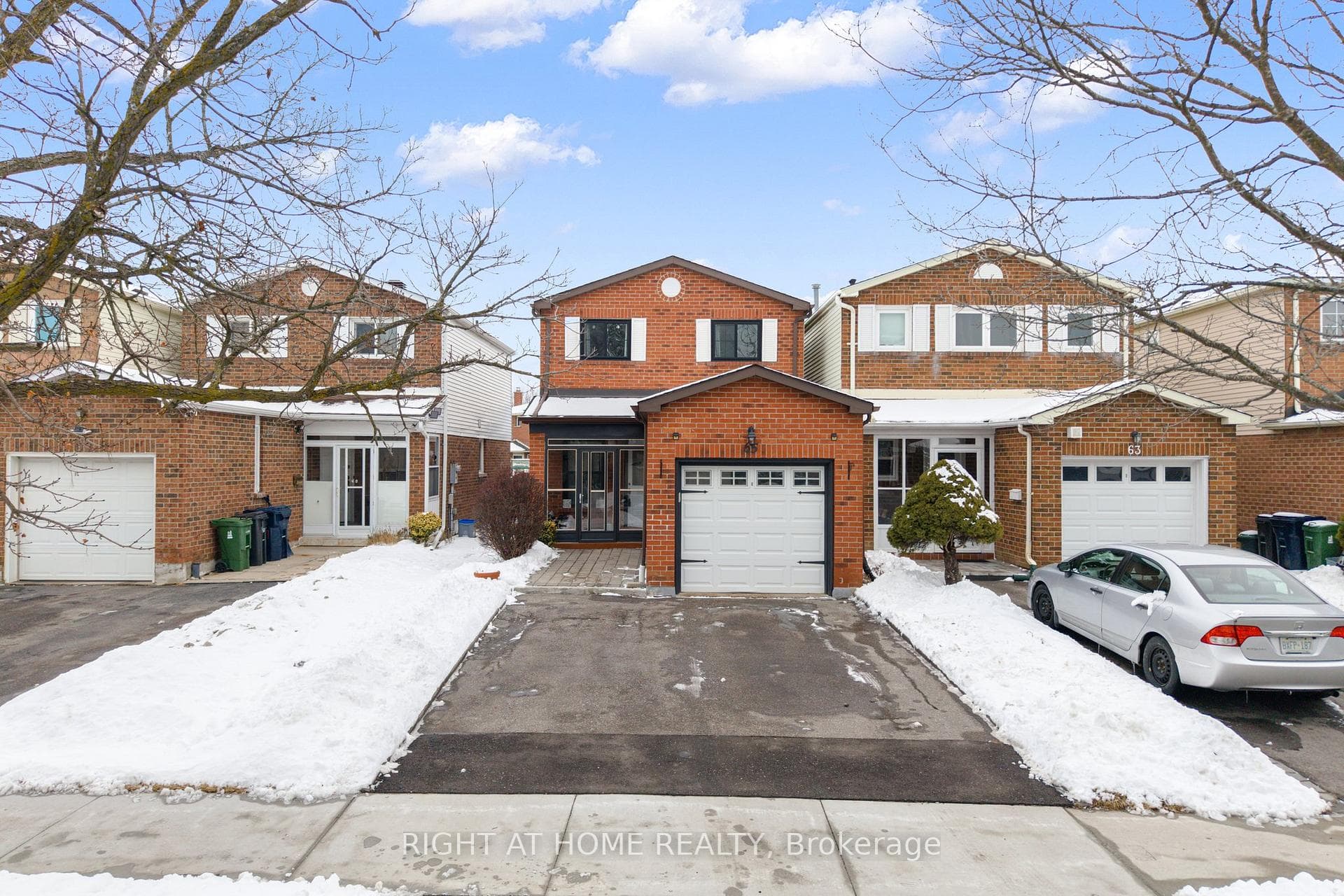 65 Longsword Drive photo 1