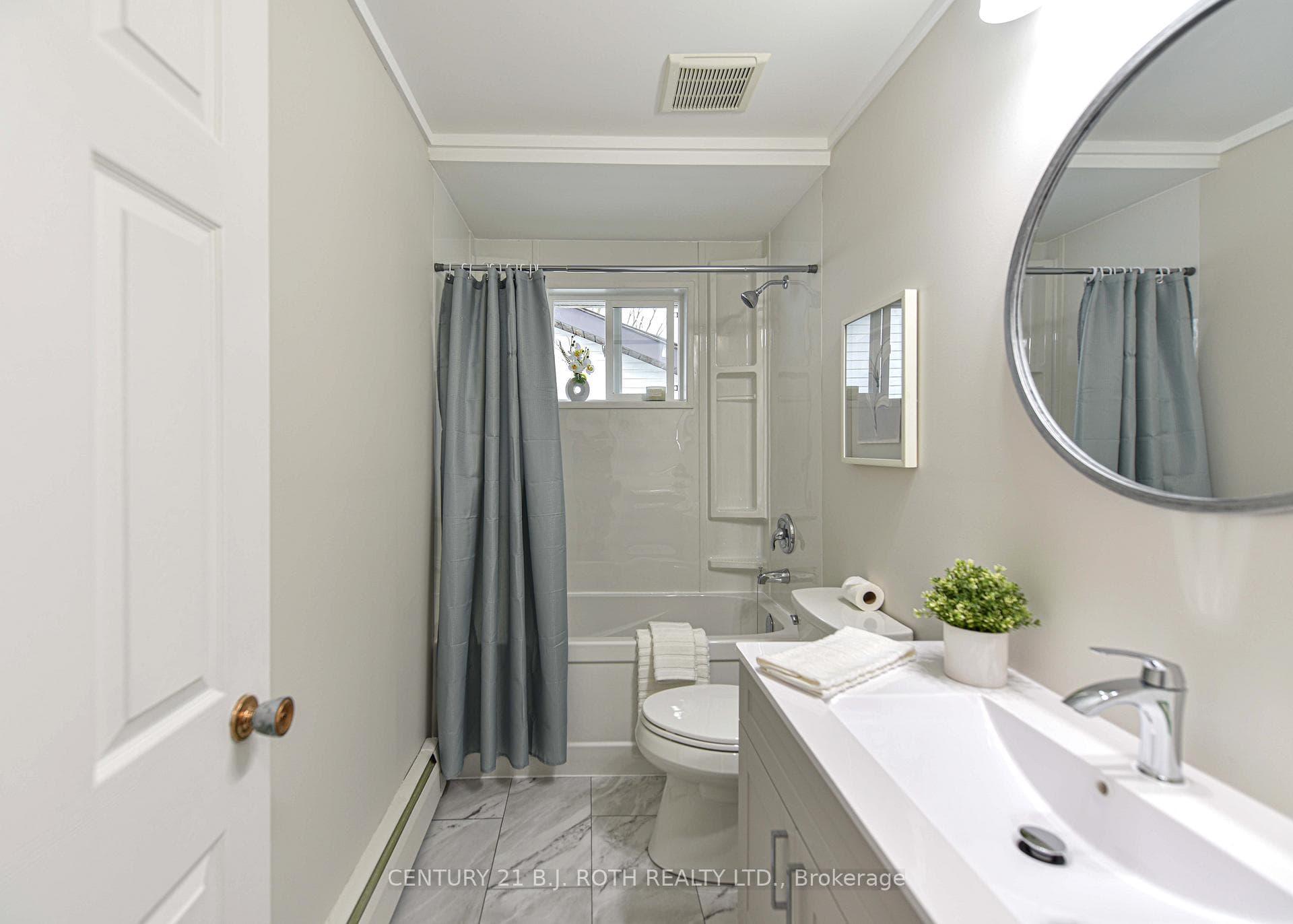95 Simcoe Street photo 24