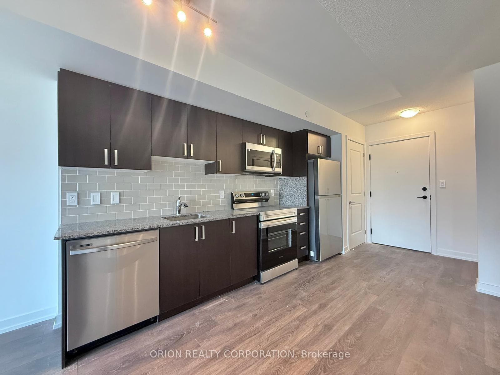 556 Marlee Avenue Unit 211 photo 6