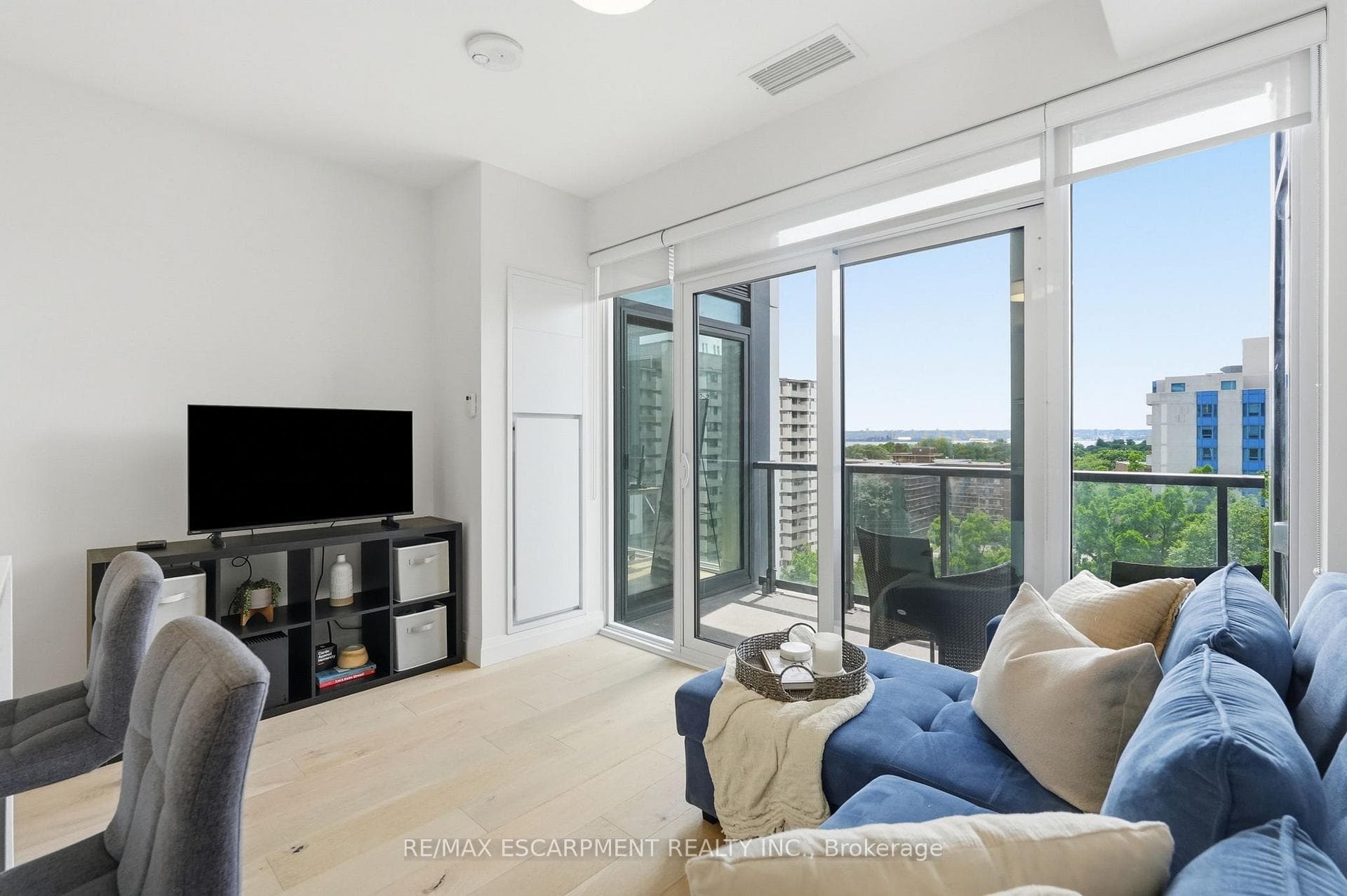 500 Brock Avenue Unit 909 photo 11