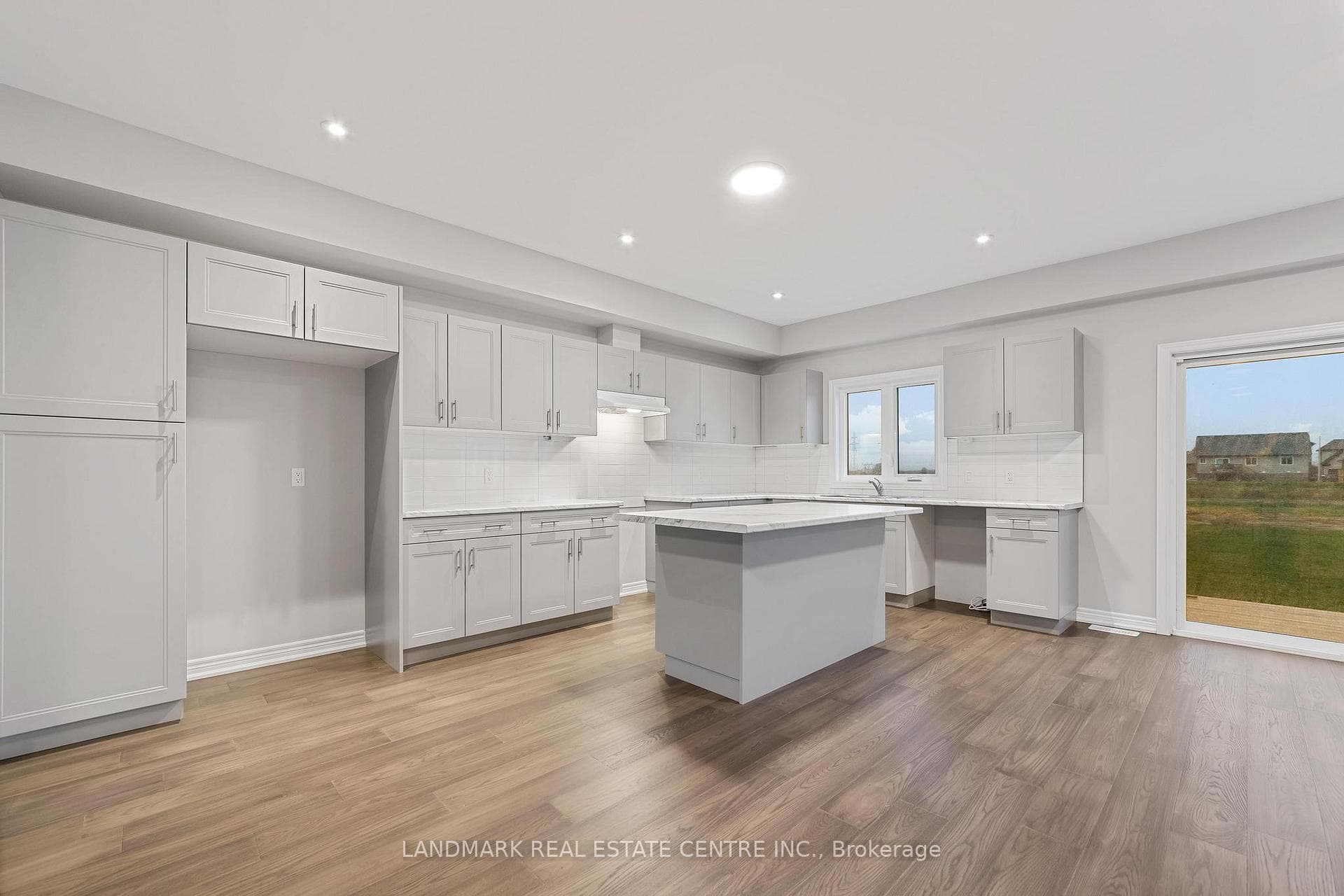 12 Barker Parkway photo 4