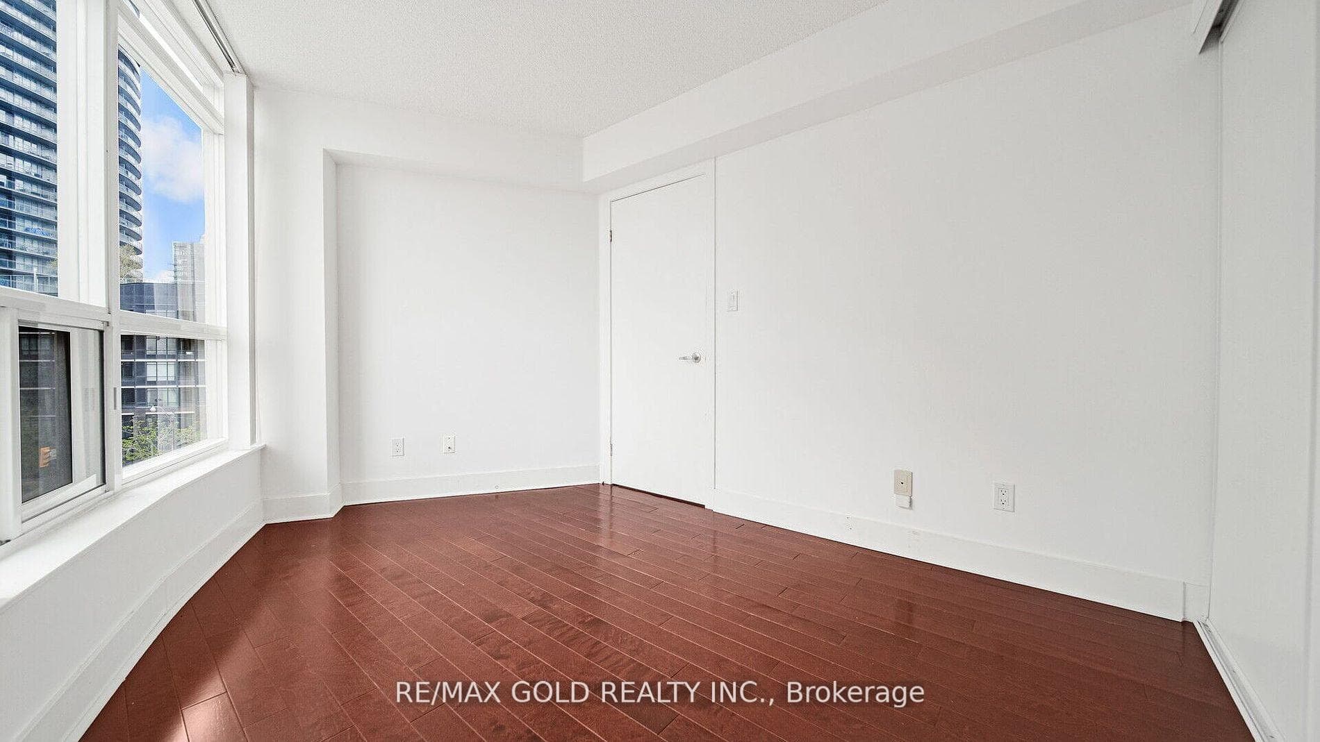 550 Queens Quay Unit 509 photo 20