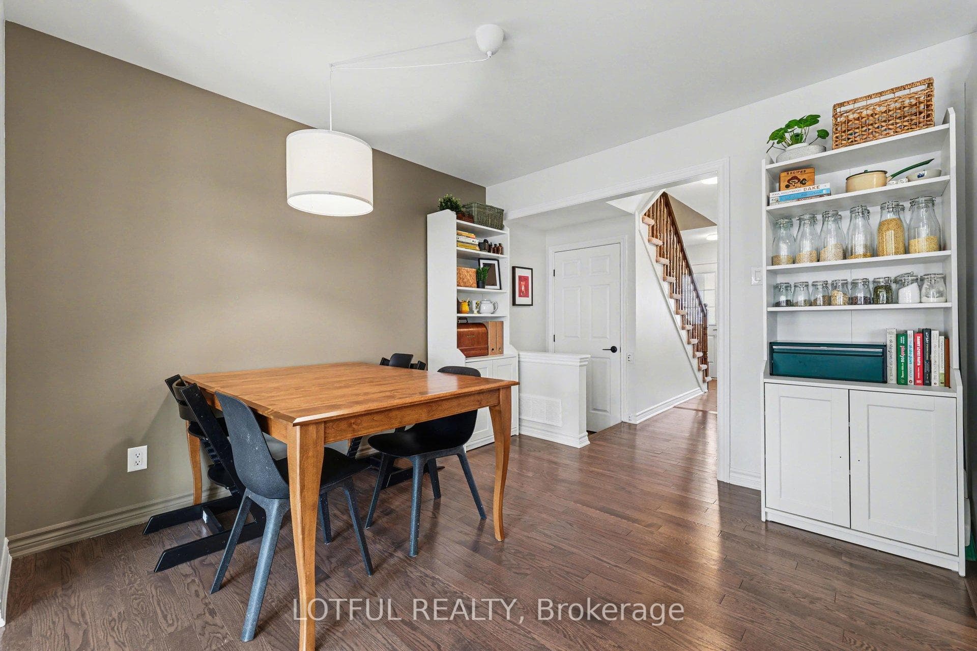 521 Foxlight Circle photo 10
