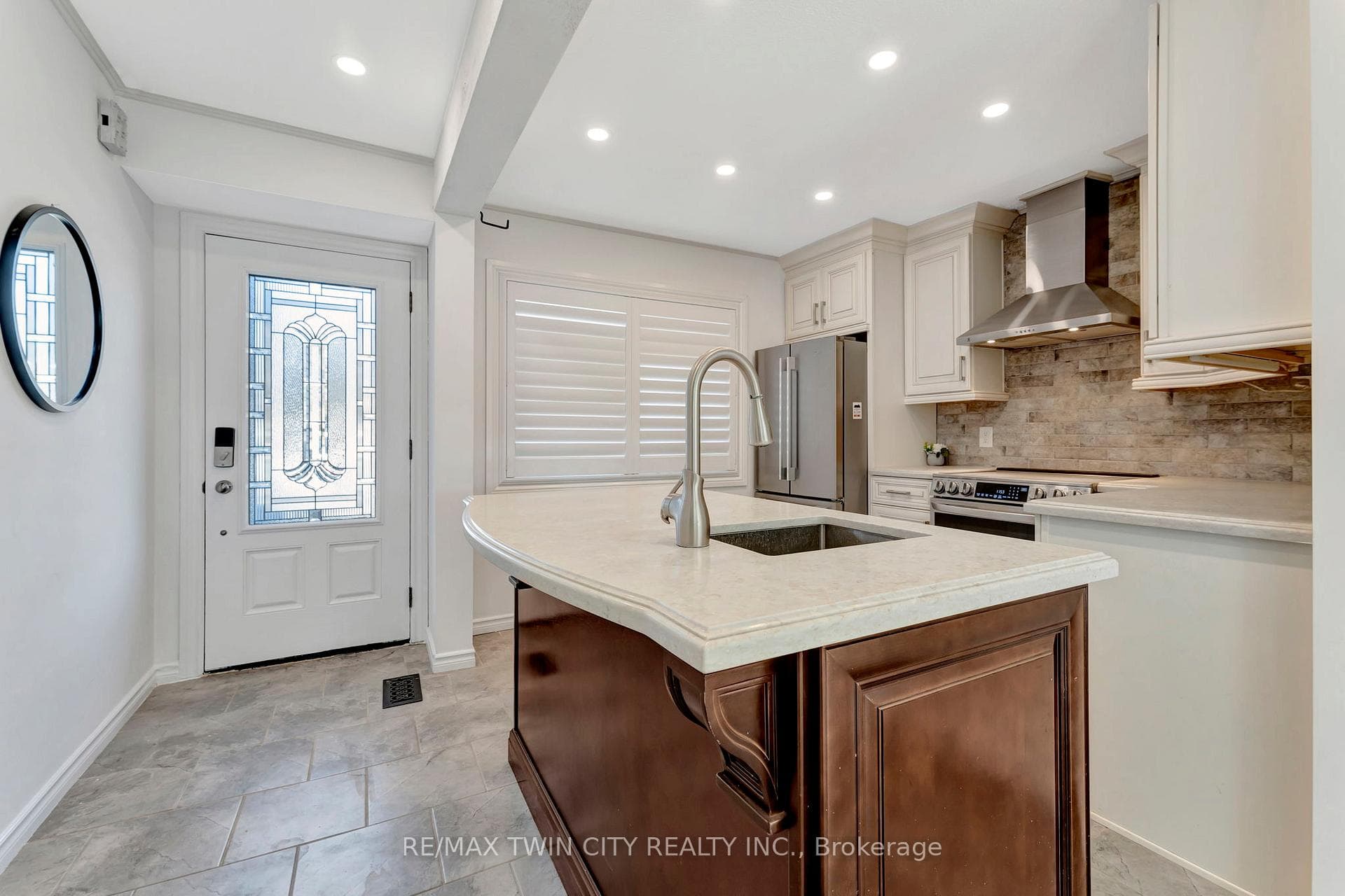 391 Stirling Avenue photo 10