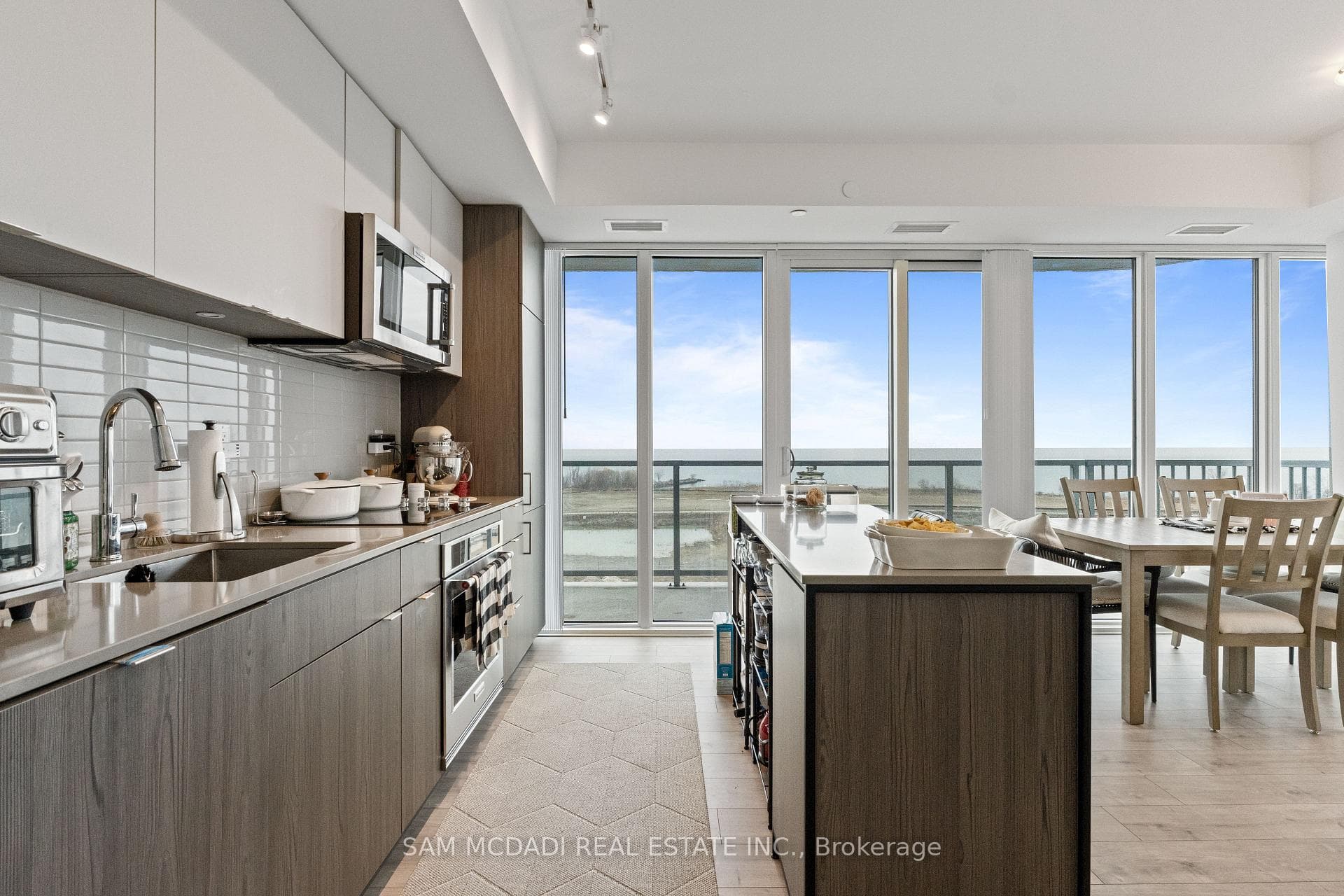 220 Missinnihe Way Unit 912 photo 10