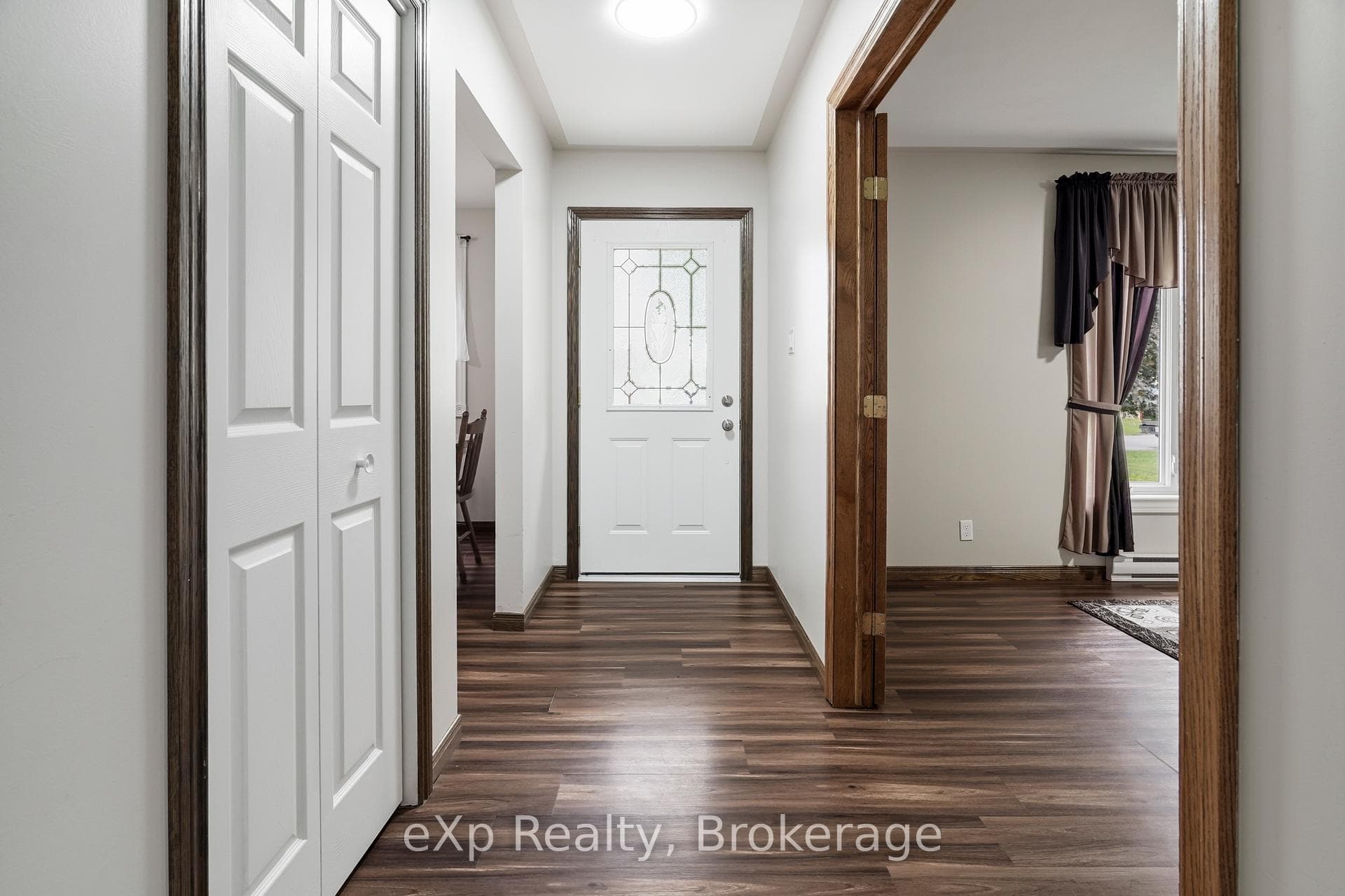 4094 Queen Street photo 6