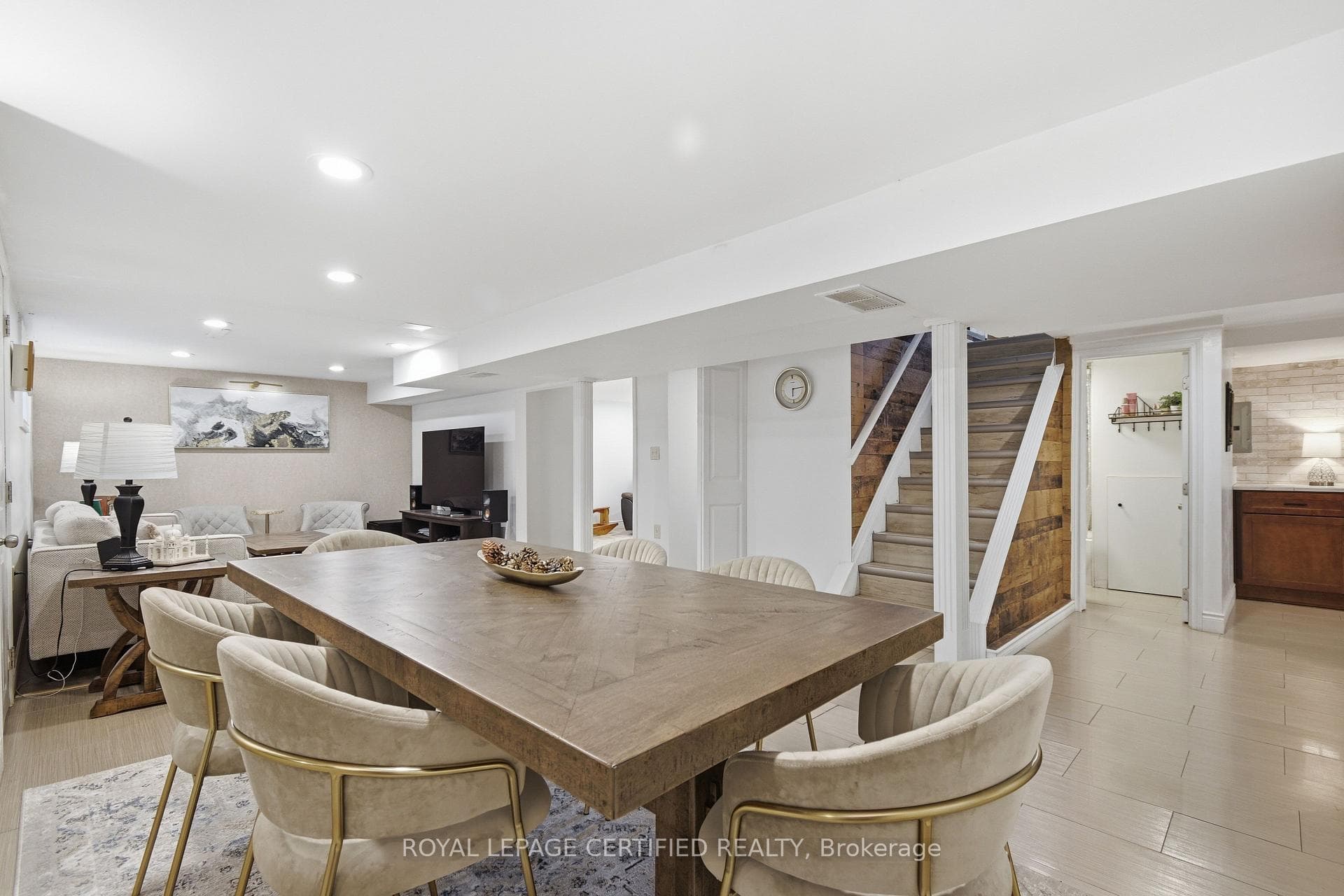 2435 Mckay Avenue photo 25