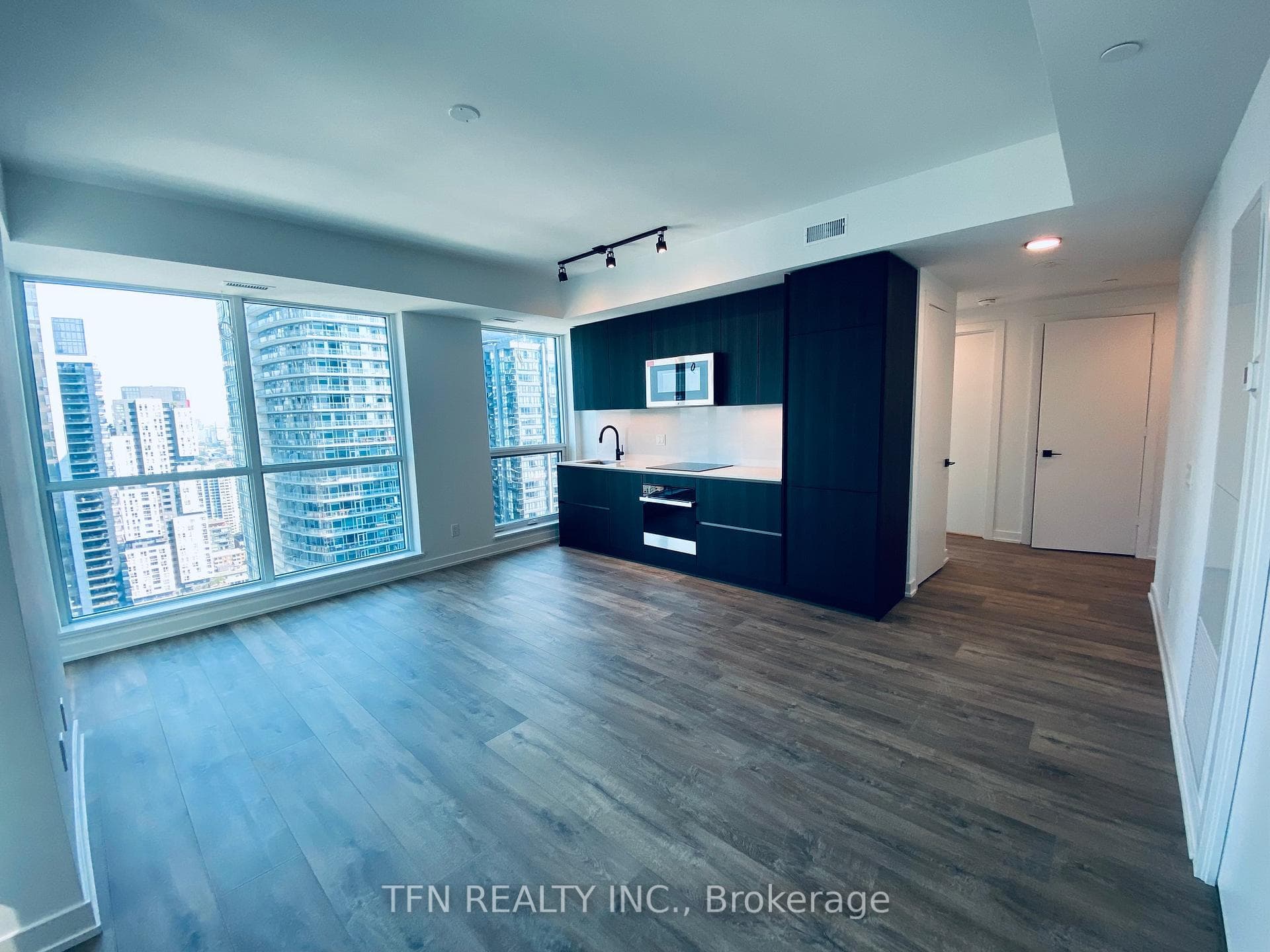 327 King Street Unit 3805 photo 1