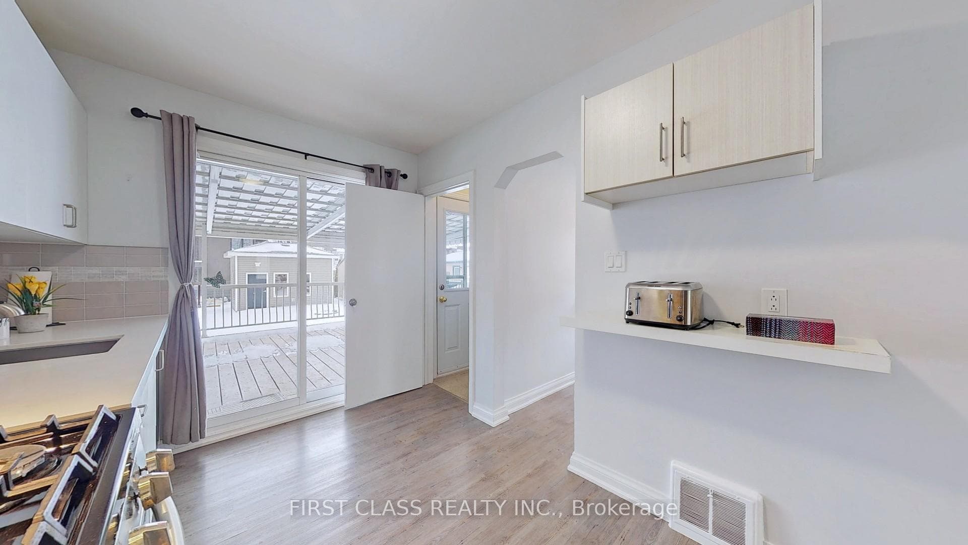 61 Lockerbie Avenue photo 7