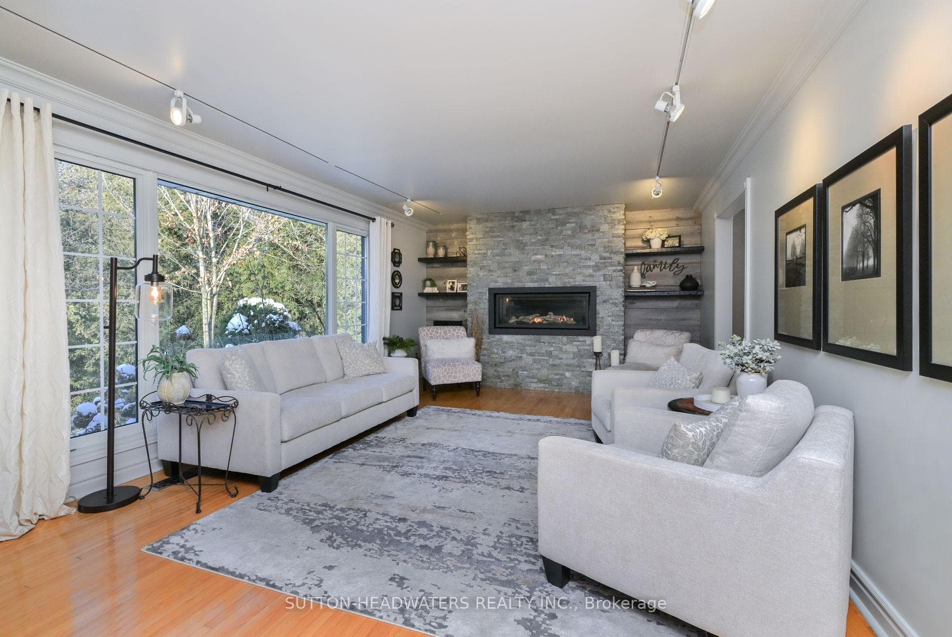 LIVING ROOM & LARGE PICTURE WINDOW