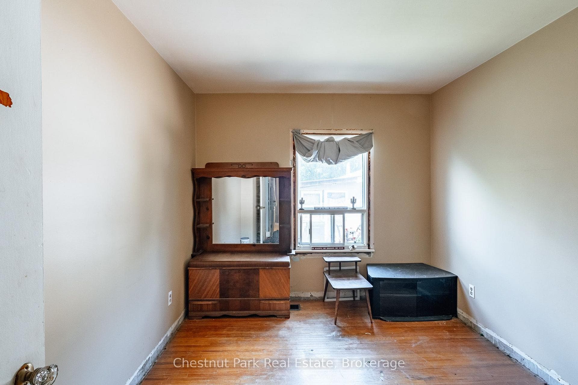320 St Leger Street photo 19
