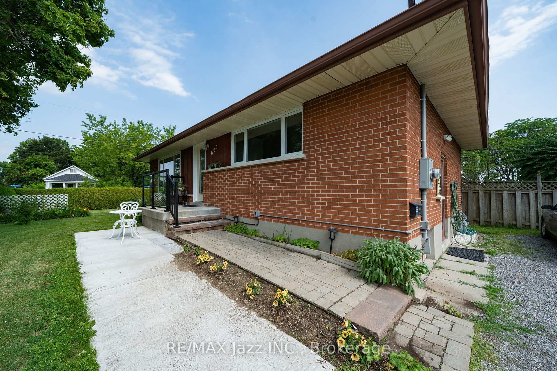 607 Gliddon Avenue photo 5