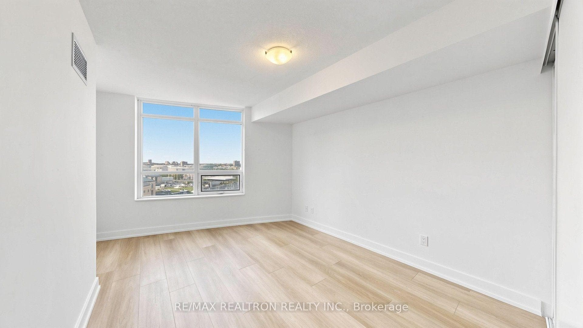 330 Burnhamthorpe Road Unit 906 photo 14