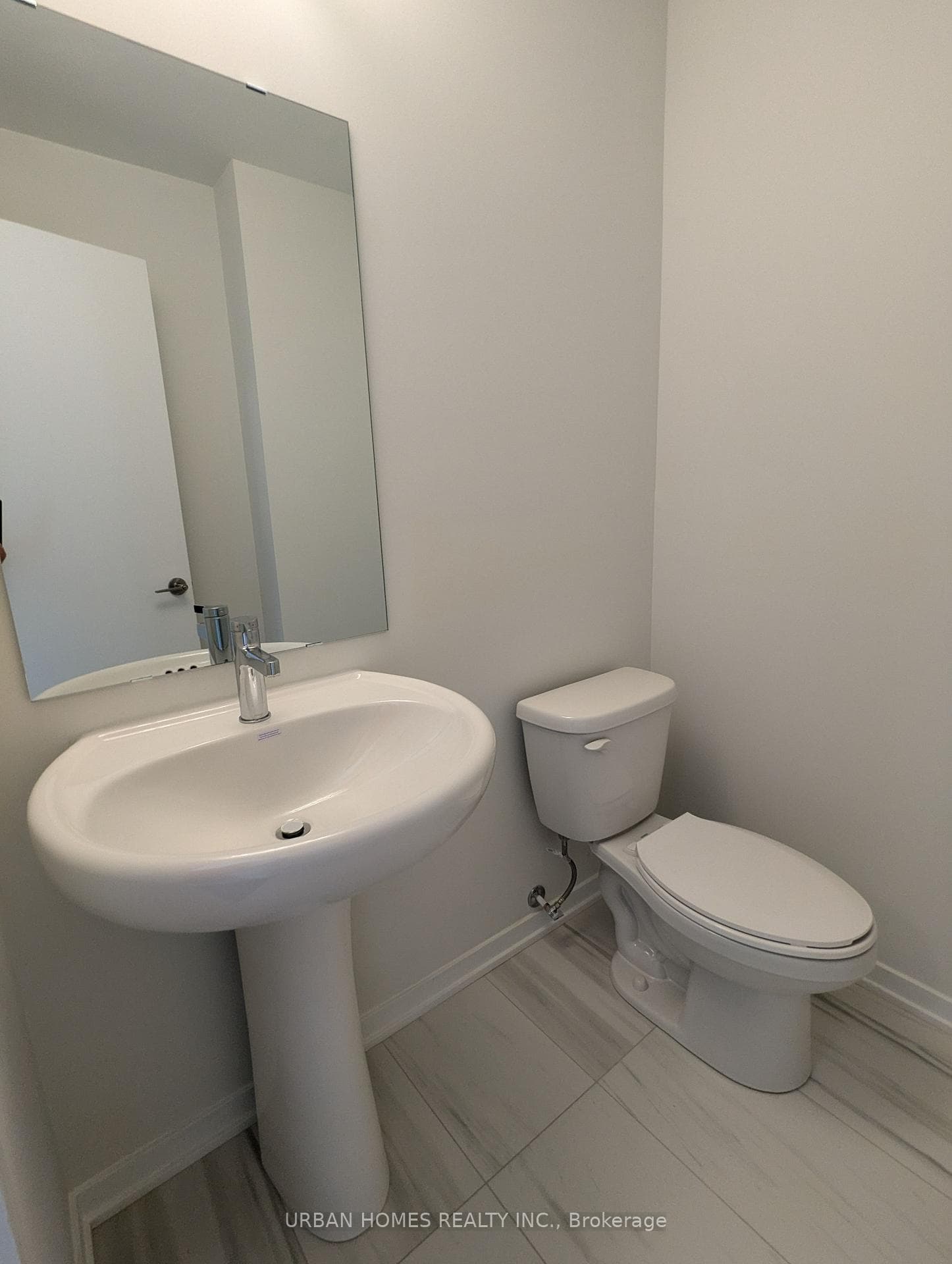 141 honeycrisp Crescent Unit 208 photo 14