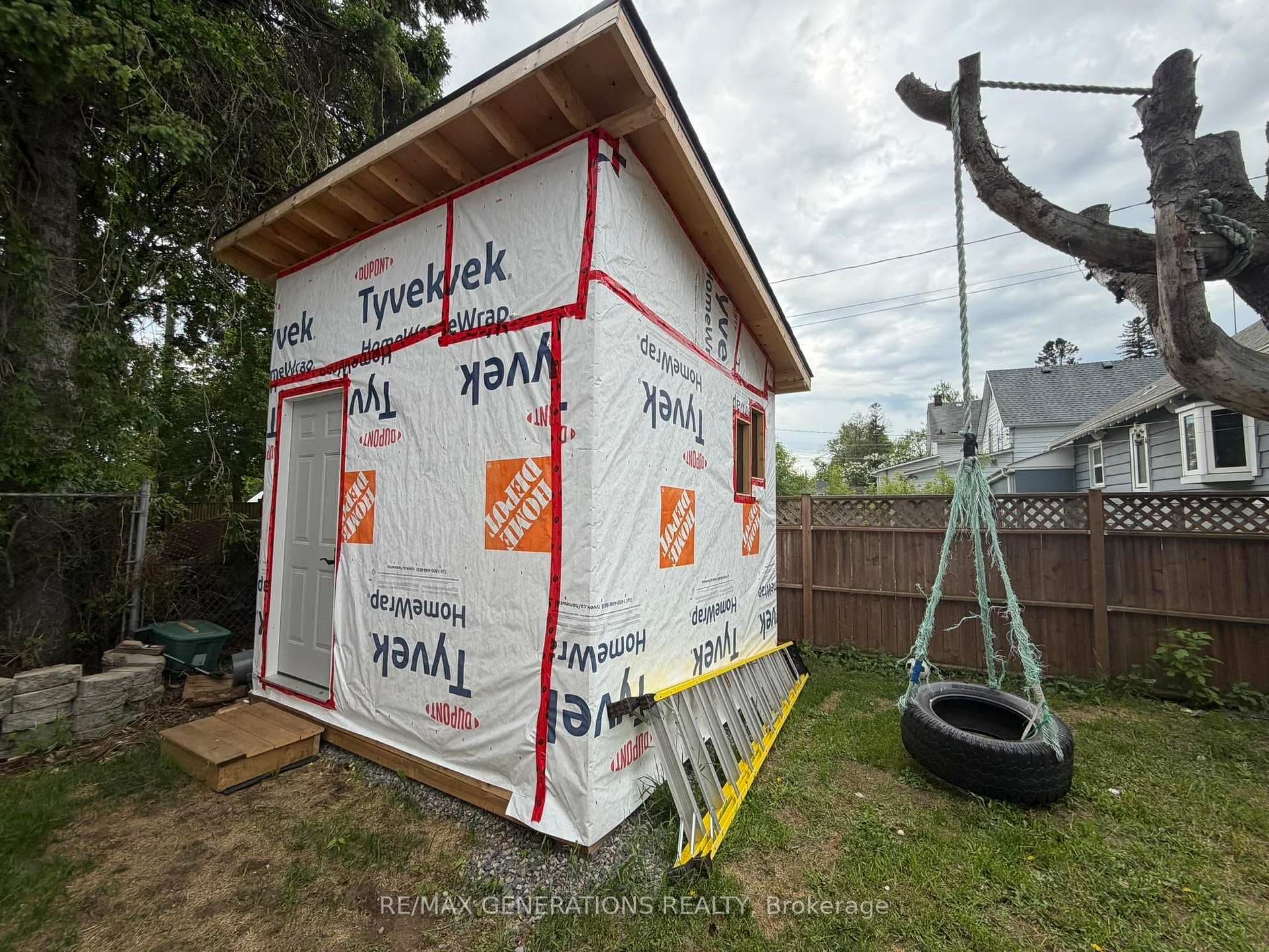 444 McKellar Street photo 29