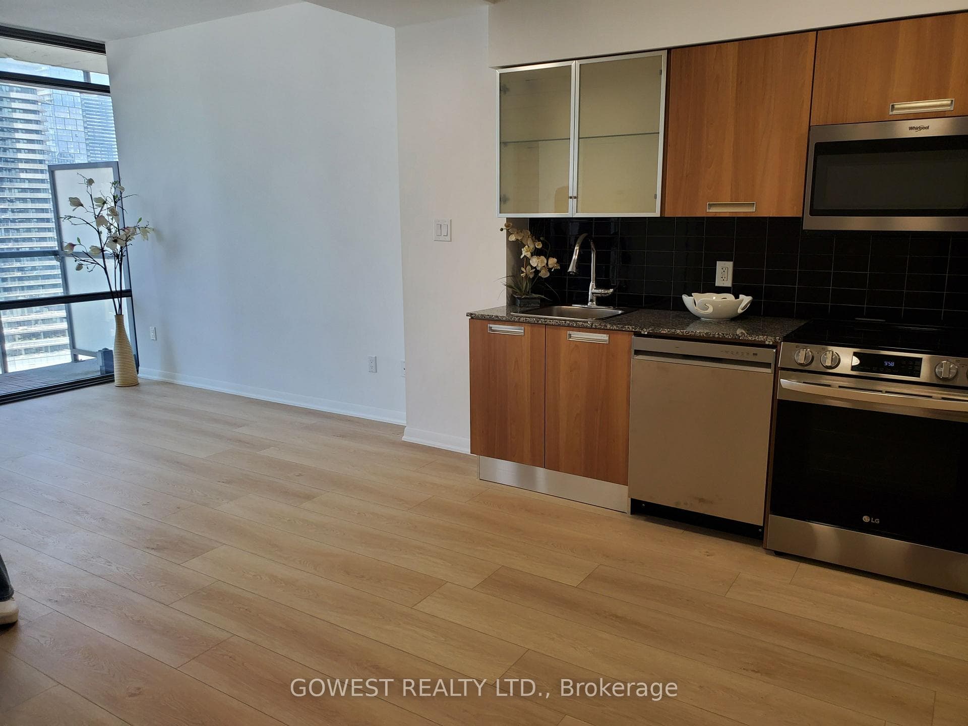 38 Grenville Street Unit 2110 photo 13