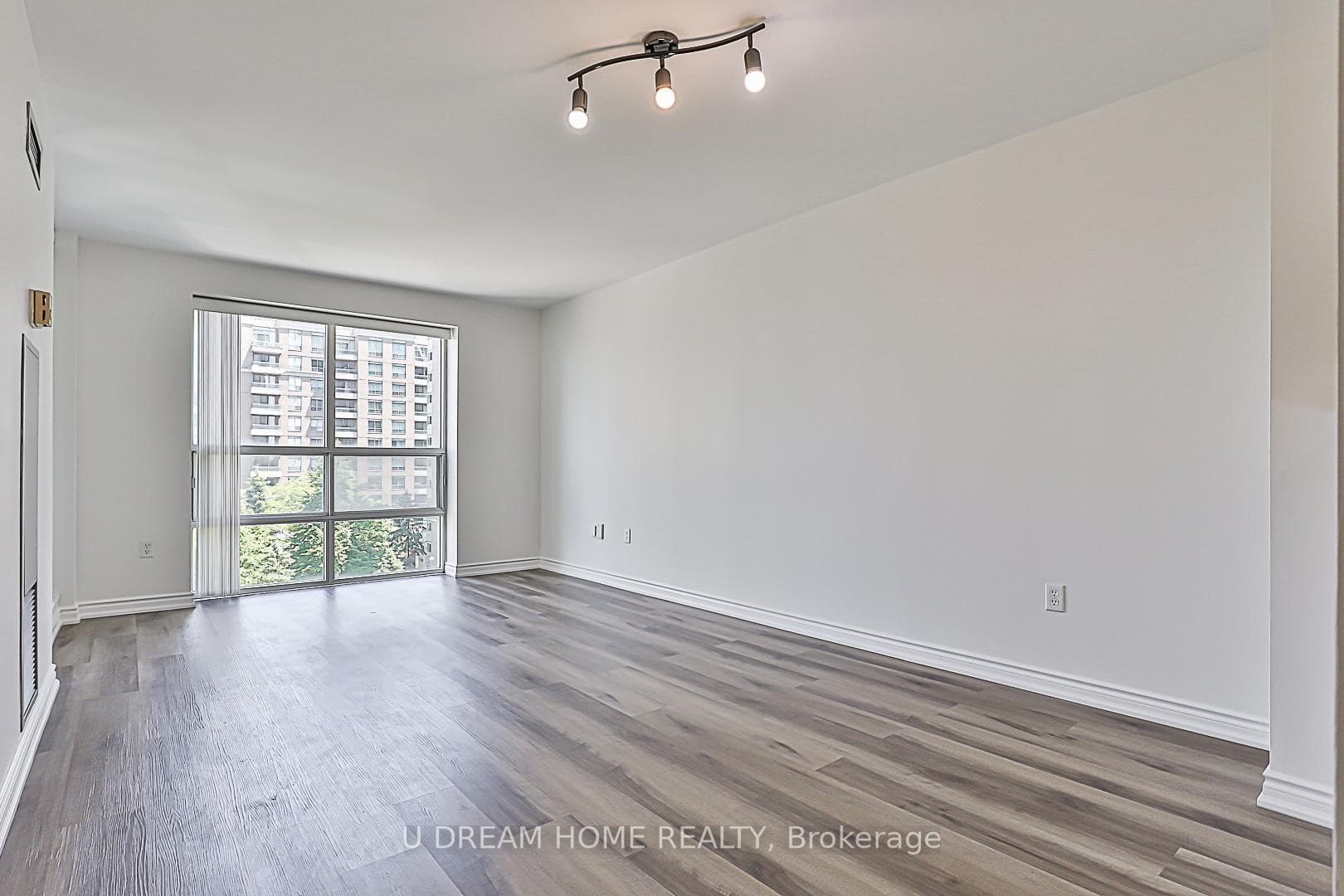 1 Pemberton Avenue Unit 605 photo 18