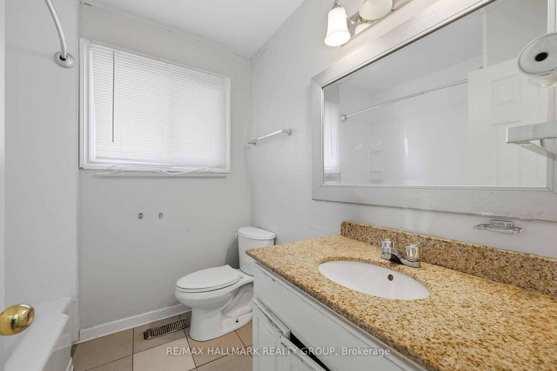 45 Hilliard Avenue photo 19