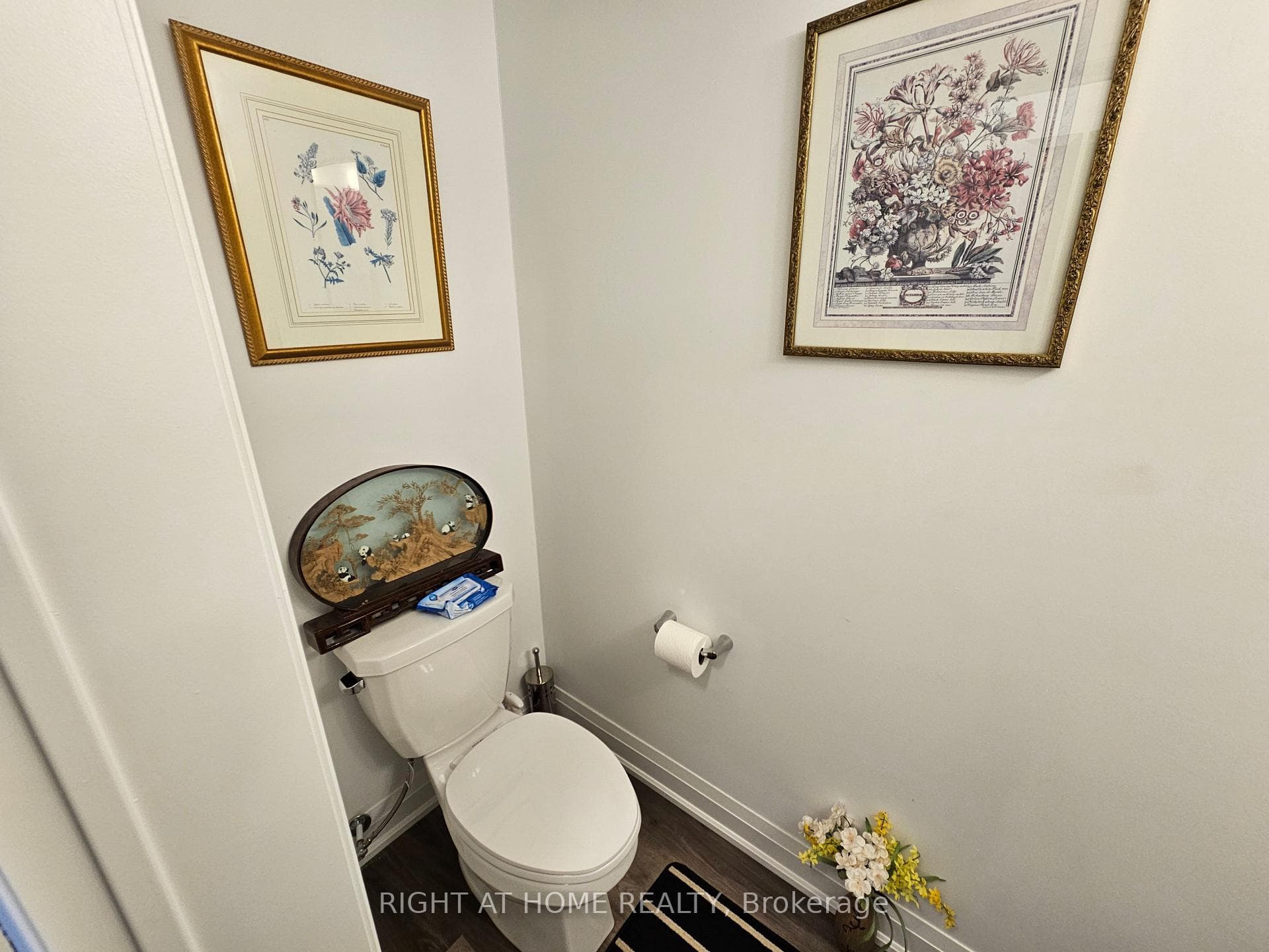 156 Huron Street photo 8