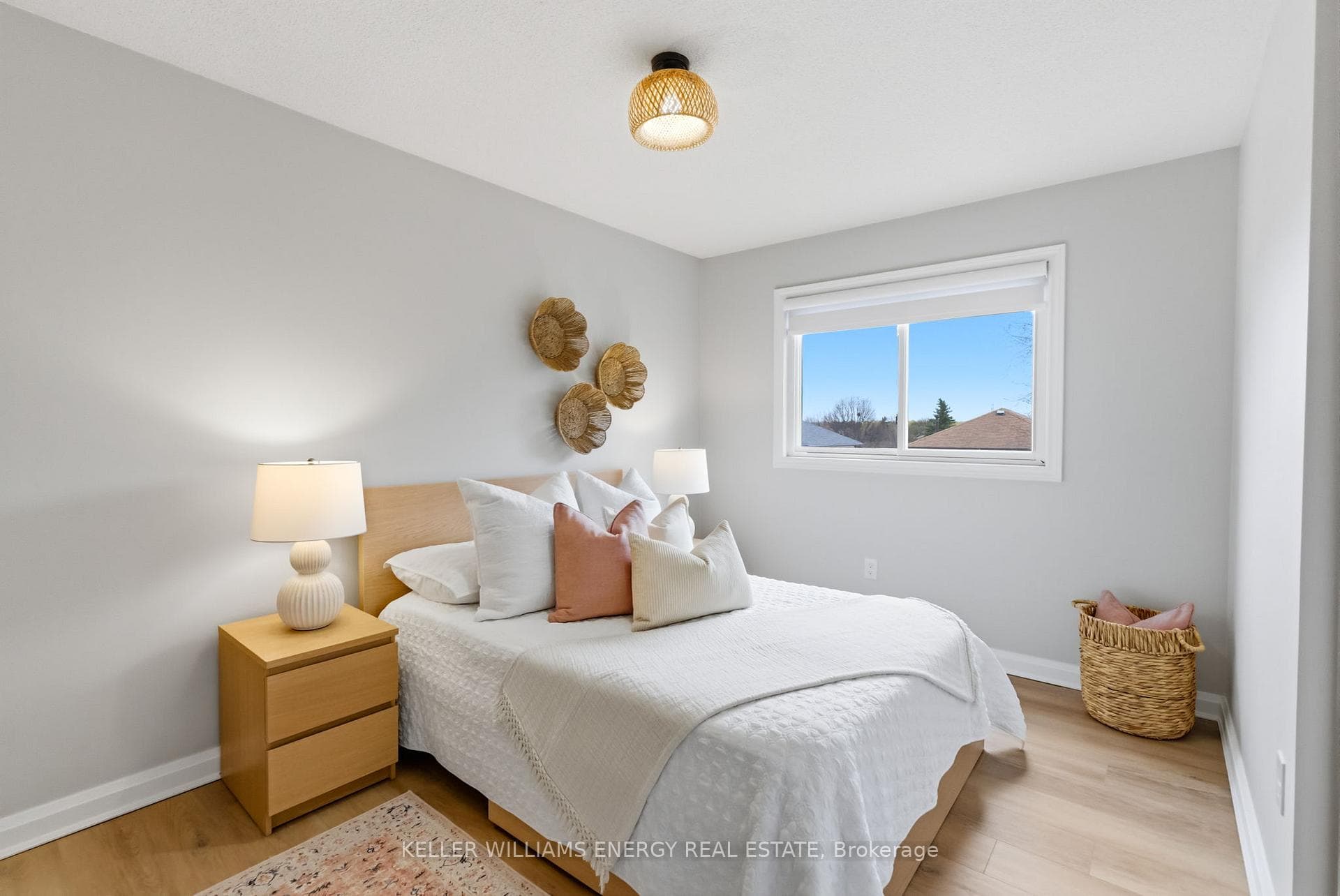 35 Teddington Crescent photo 11
