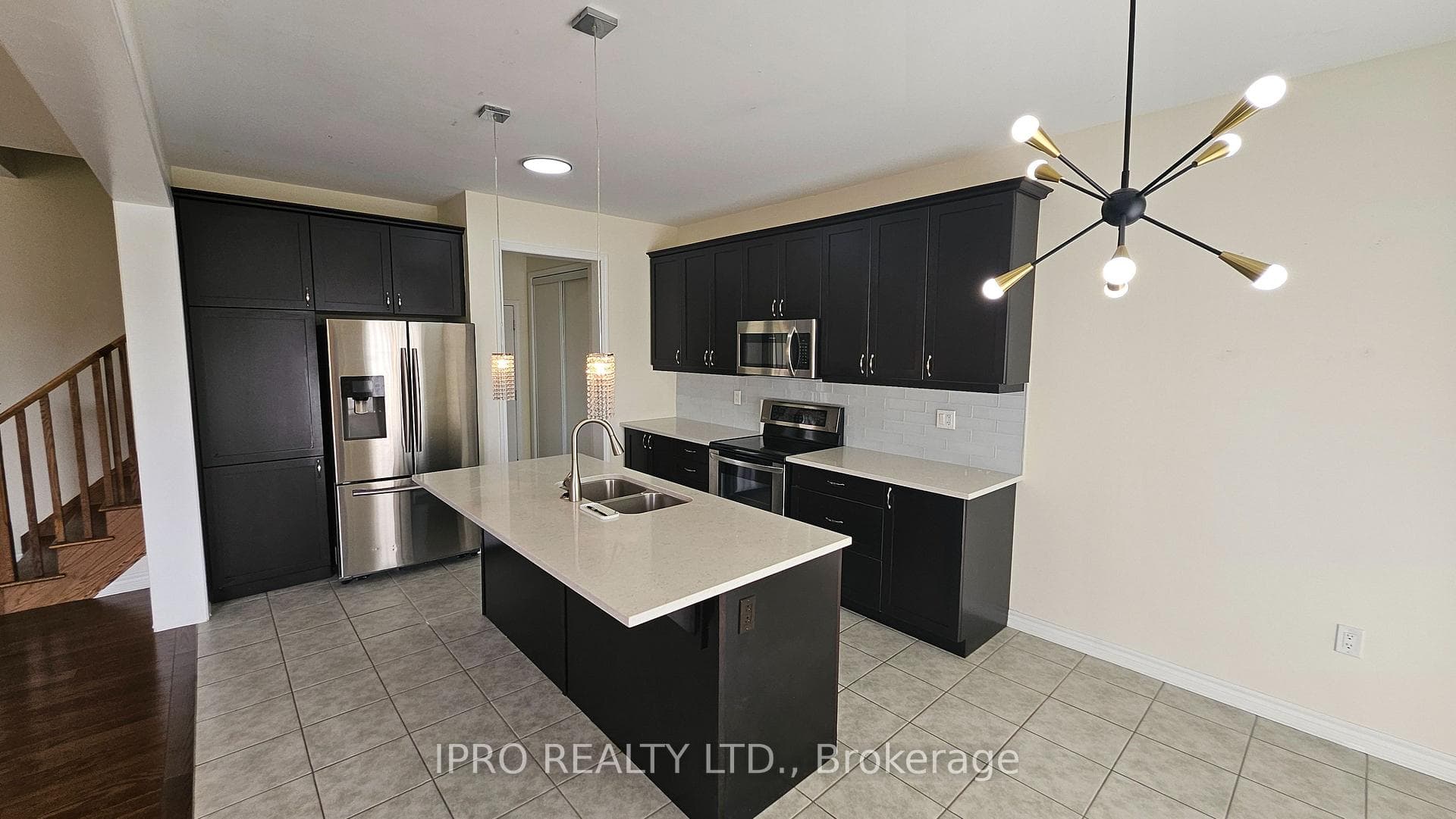 111 Wannamaker Crescent Unit Upper photo 13