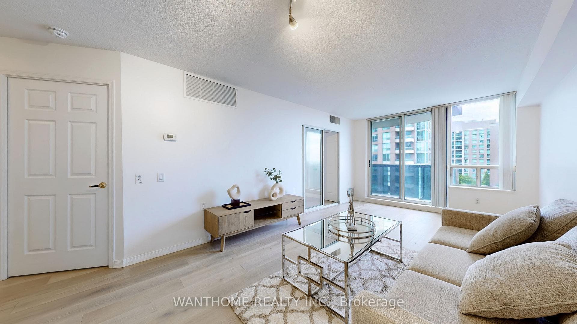 35 Finch Avenue Unit 903 photo 5
