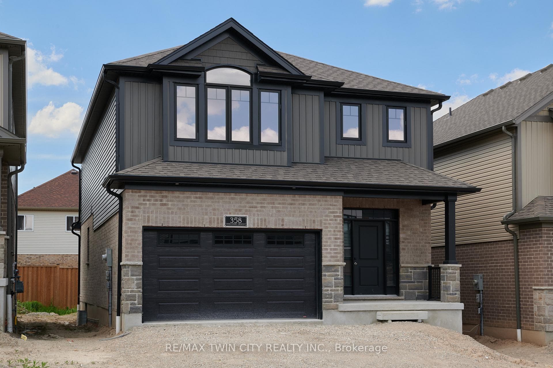 358 Chokecherry Crescent photo 1