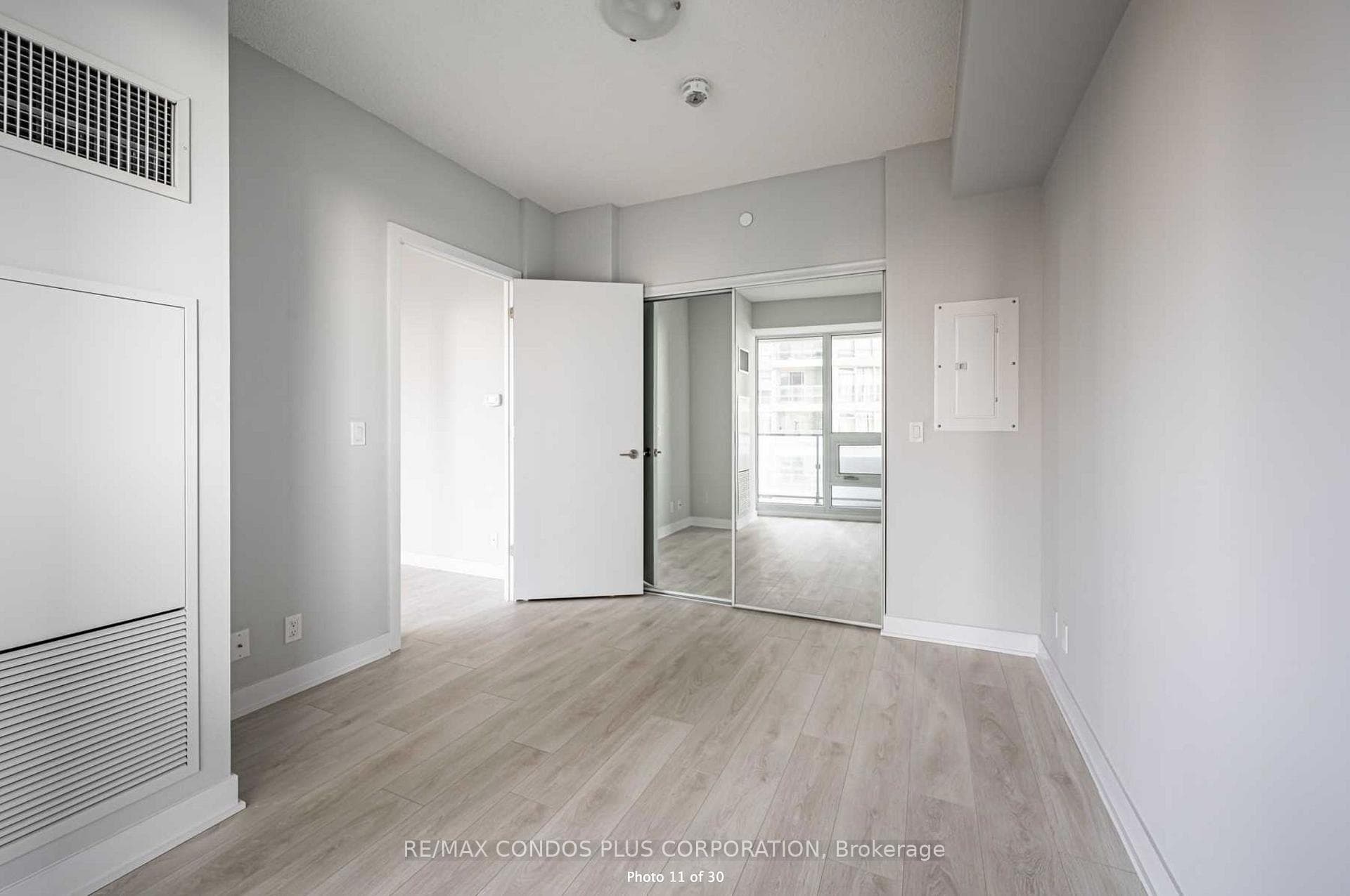2221 Yonge Street Unit 2006 photo 11