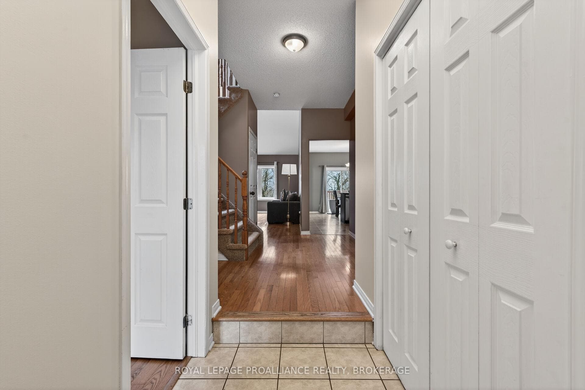 462 Weston Crescent photo 7