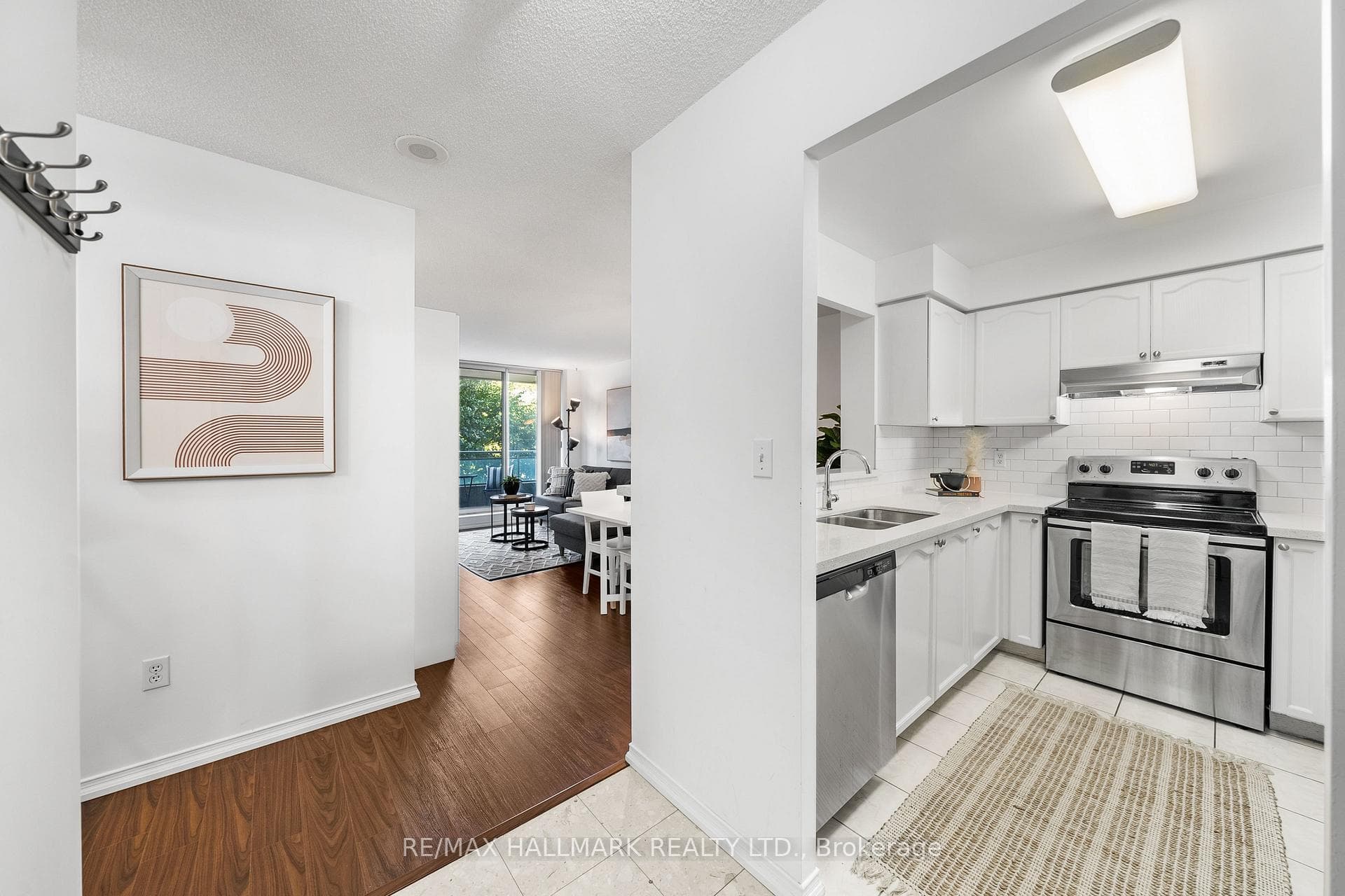 39 Pemberton Avenue Unit 312 photo 3