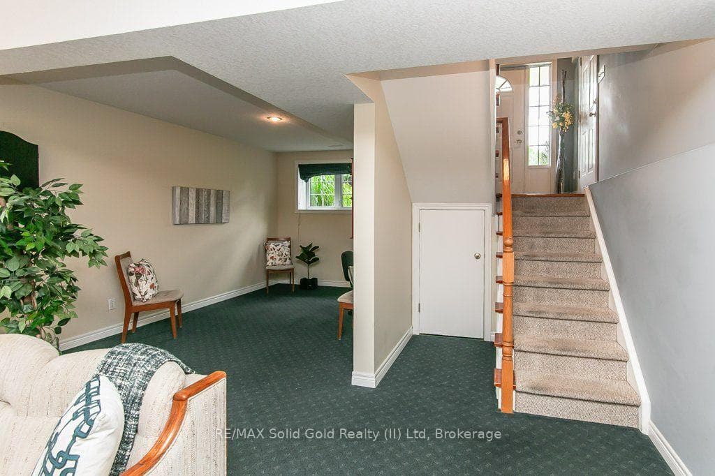 77 Lawrence Street photo 28