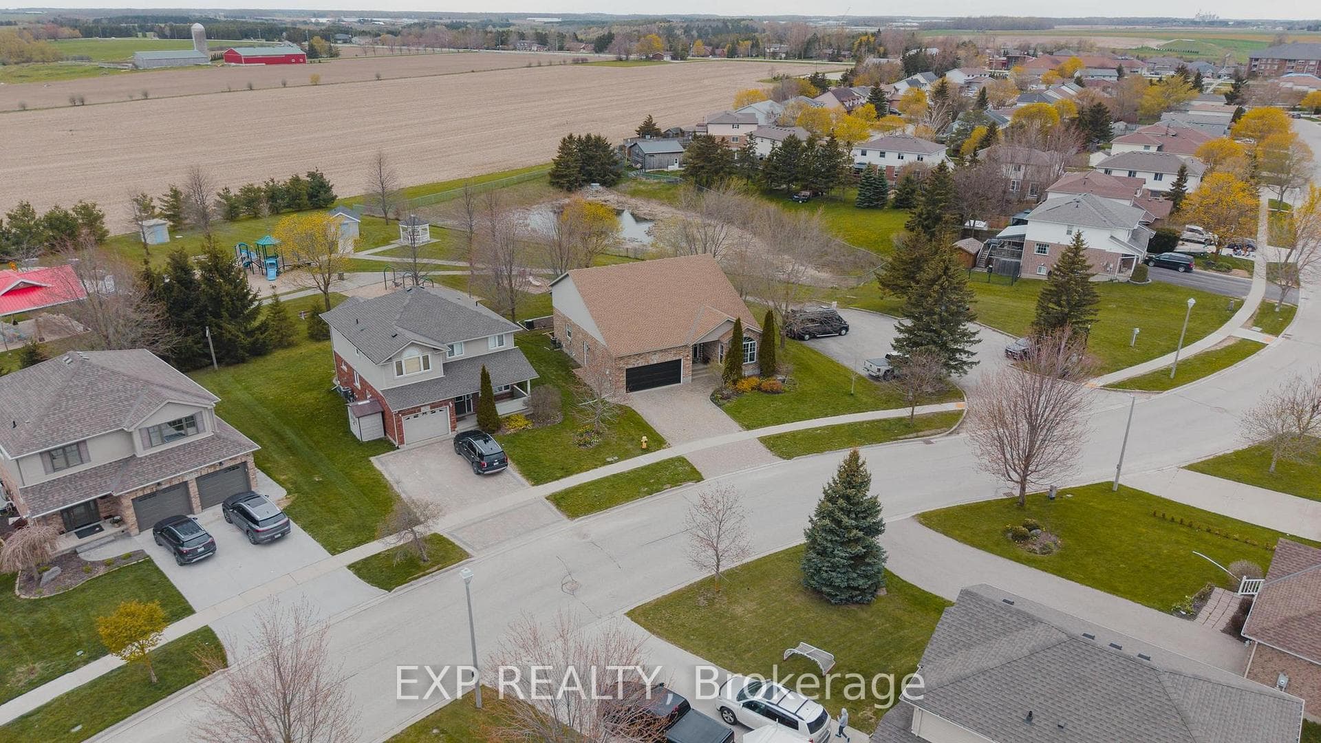 89 Andrews Drive photo 2