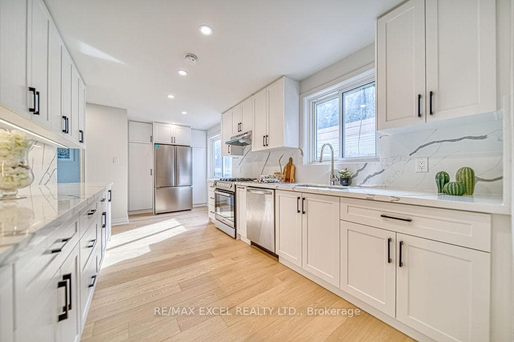 24 Bridlewood Boulevard photo 11