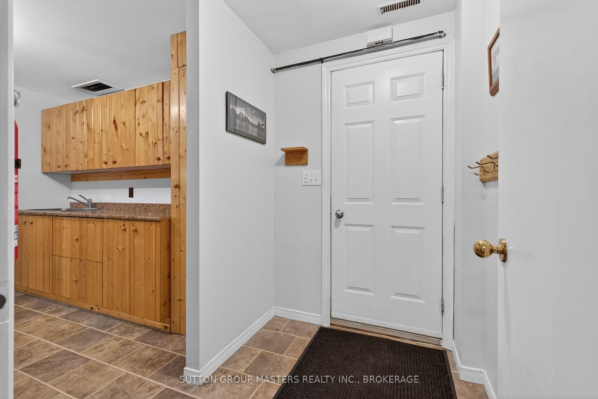 1080 Palmerston Crescent photo 21
