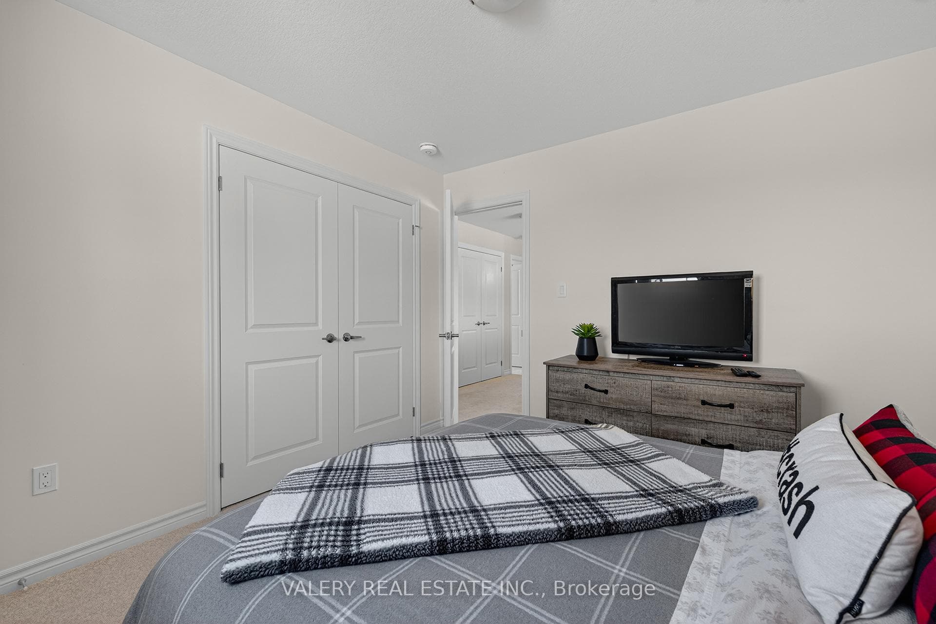 109 Ballantyne Avenue photo 23