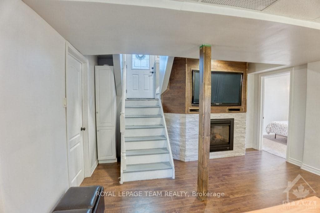 121 TORBOLTON Street photo 19