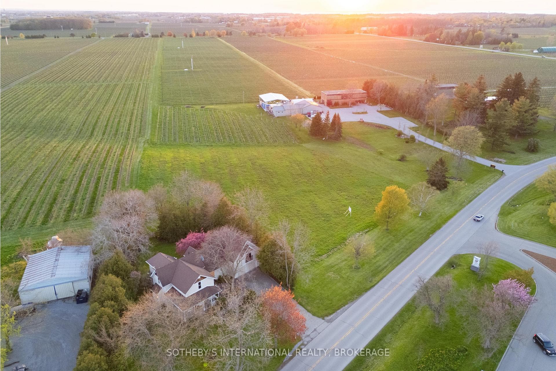 15906 Niagara Parkway photo 42
