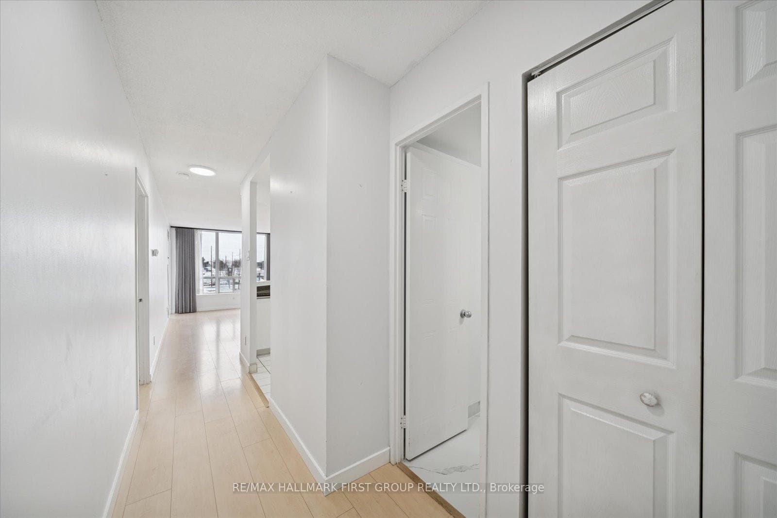 711 Rossland Road Unit 508 photo 3