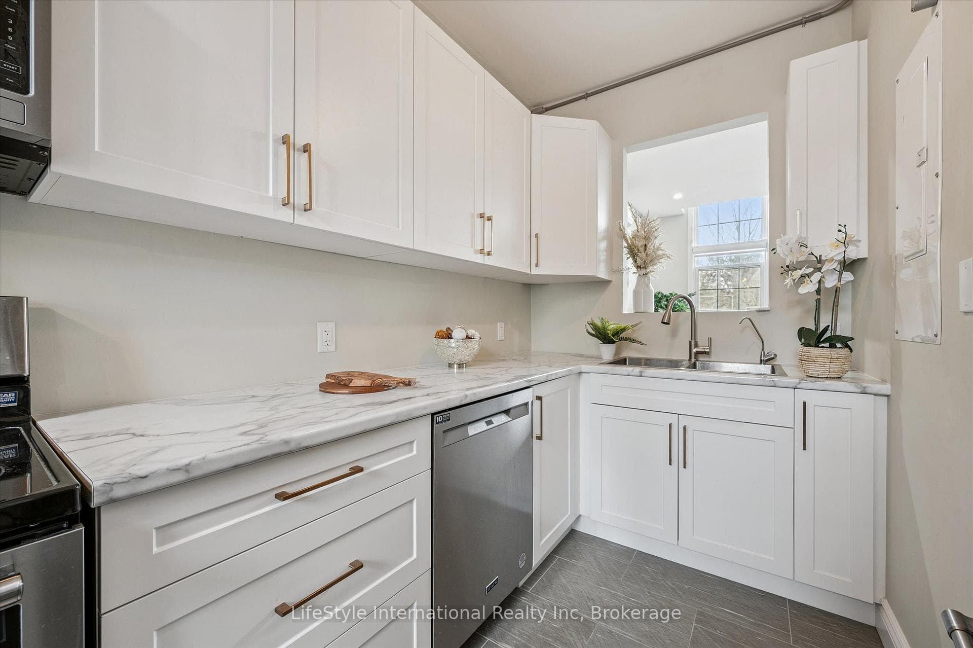 196 Arthur Street Unit 6 photo 13