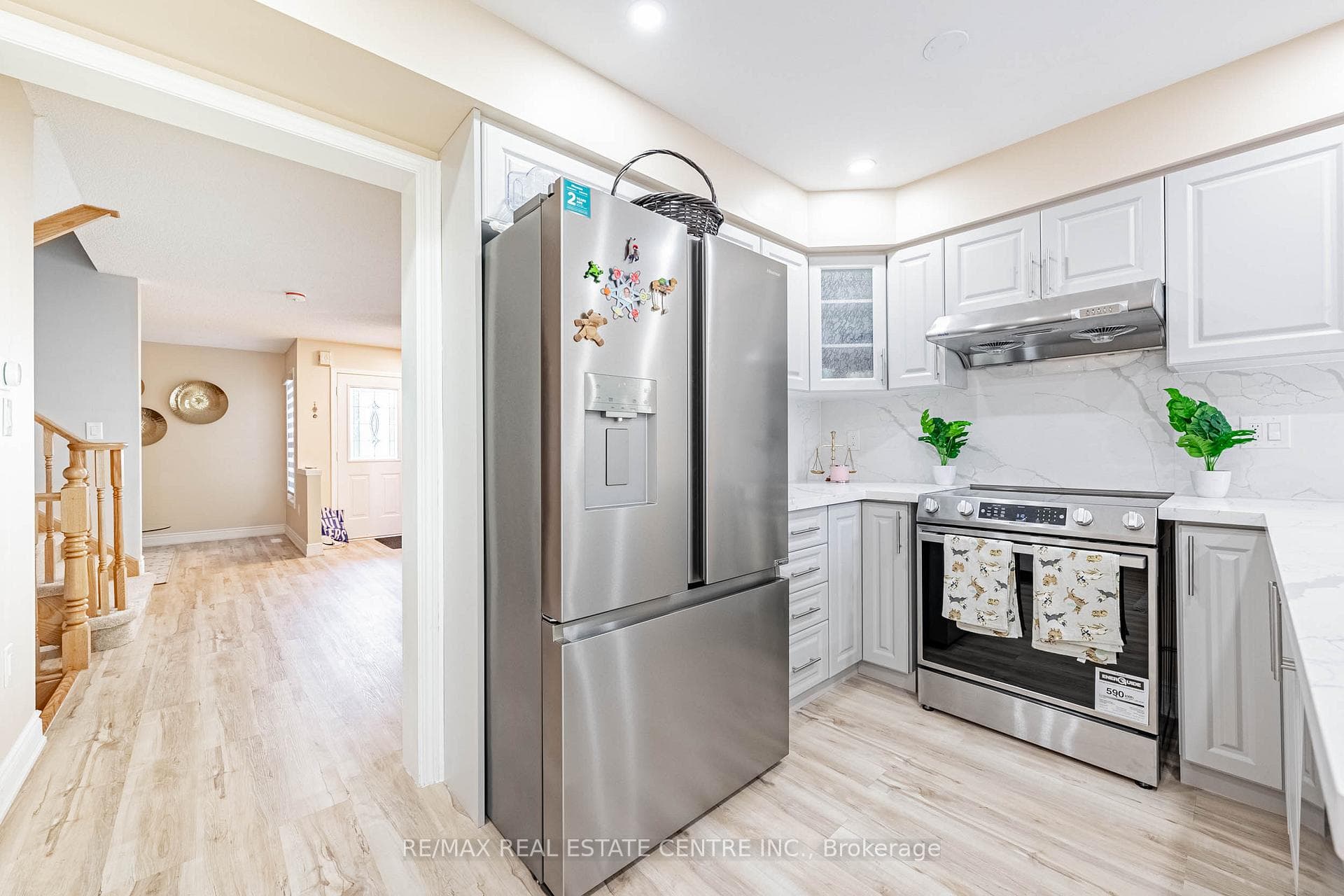 110 Mount Ranier Crescent photo 9