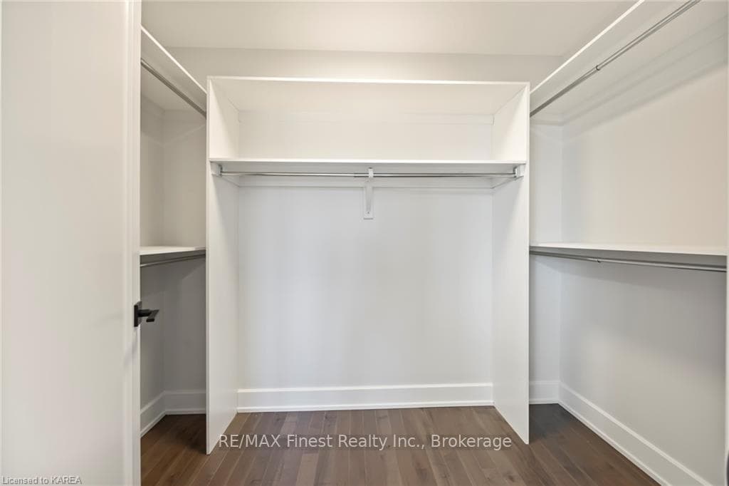 20 PARK Crescent photo 31