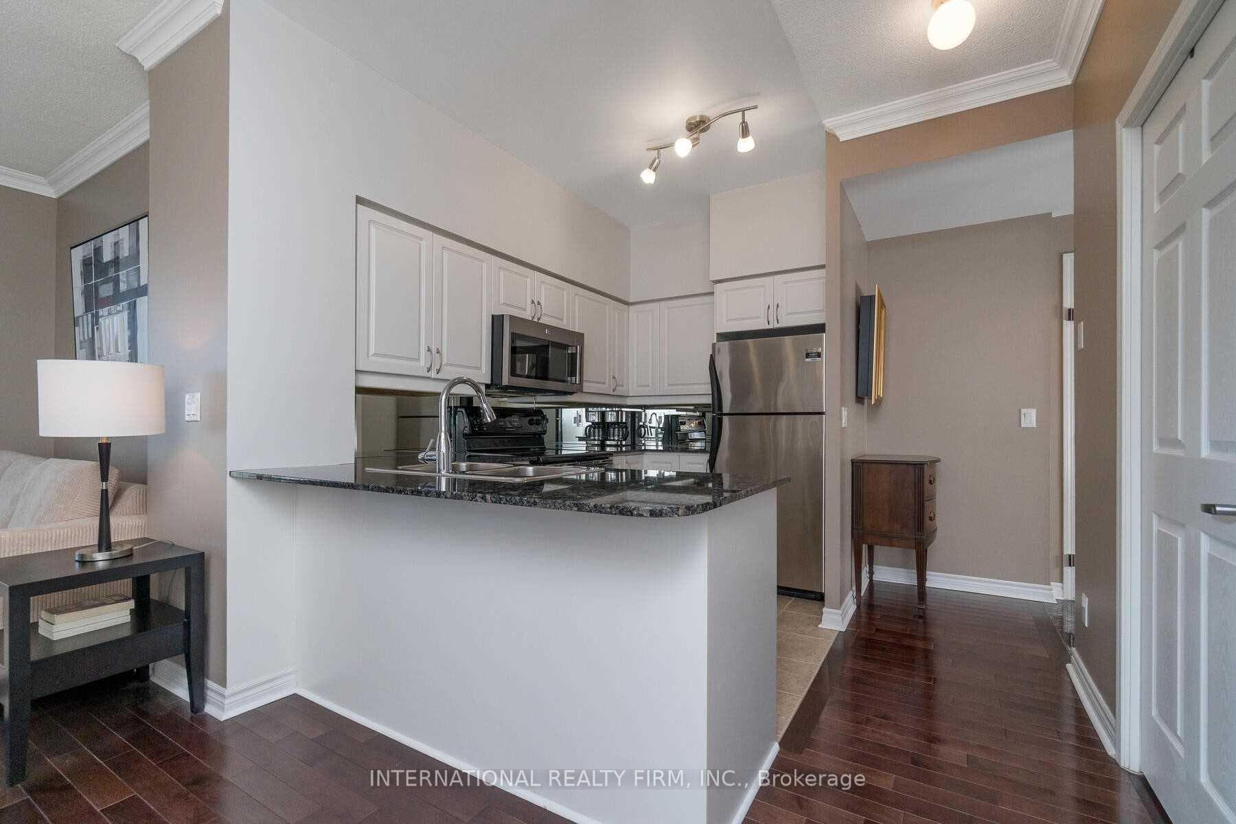 388 Prince Of Wales Drive Unit 2004 photo 4