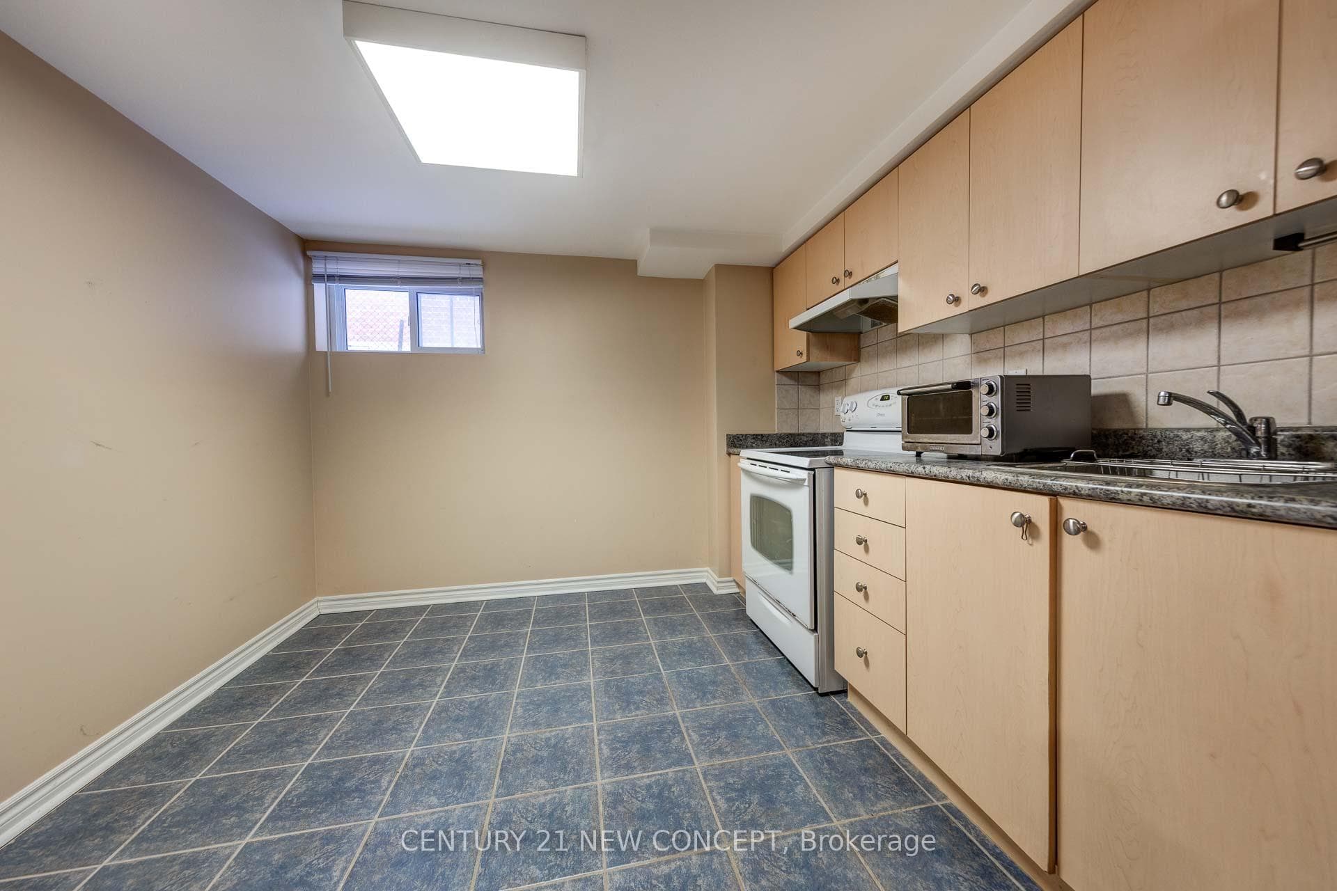 186 Hendon Avenue photo 43