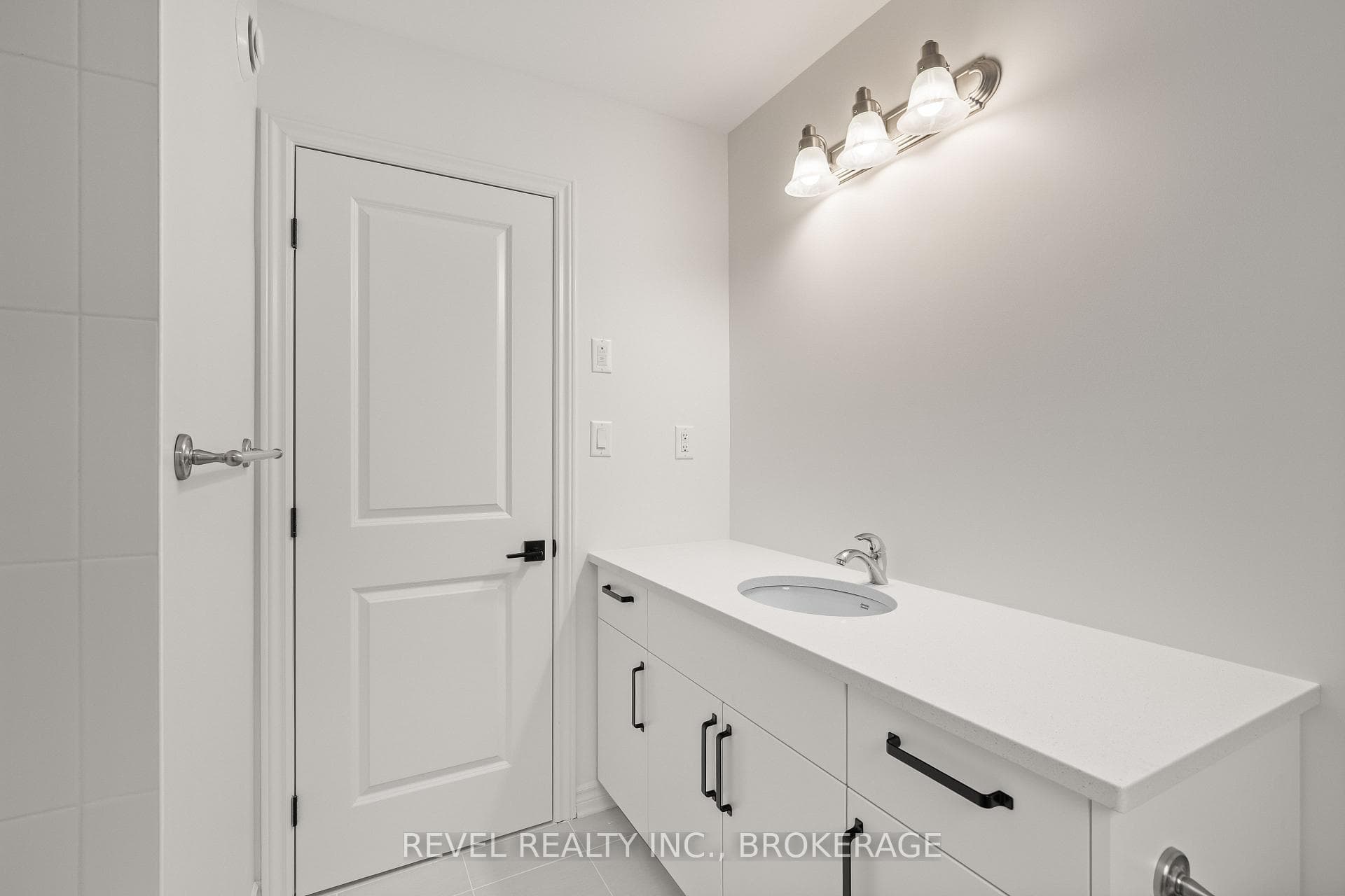 1075 Barrow Avenue photo 26