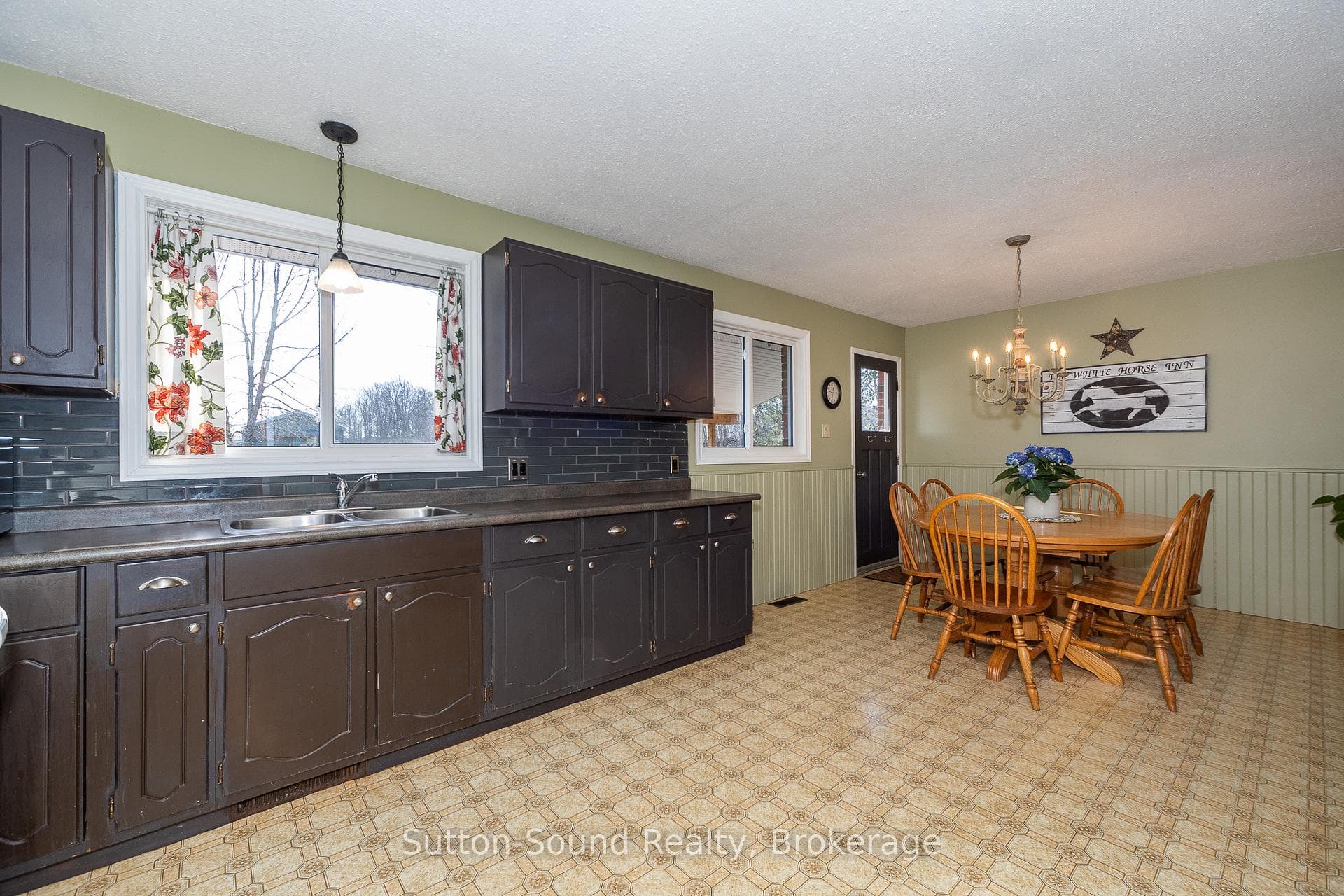 338179 11 Concession photo 9