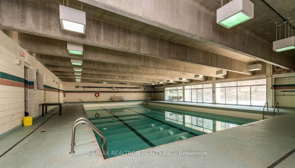 100 Leeward Glenway Unit 1401 photo 19