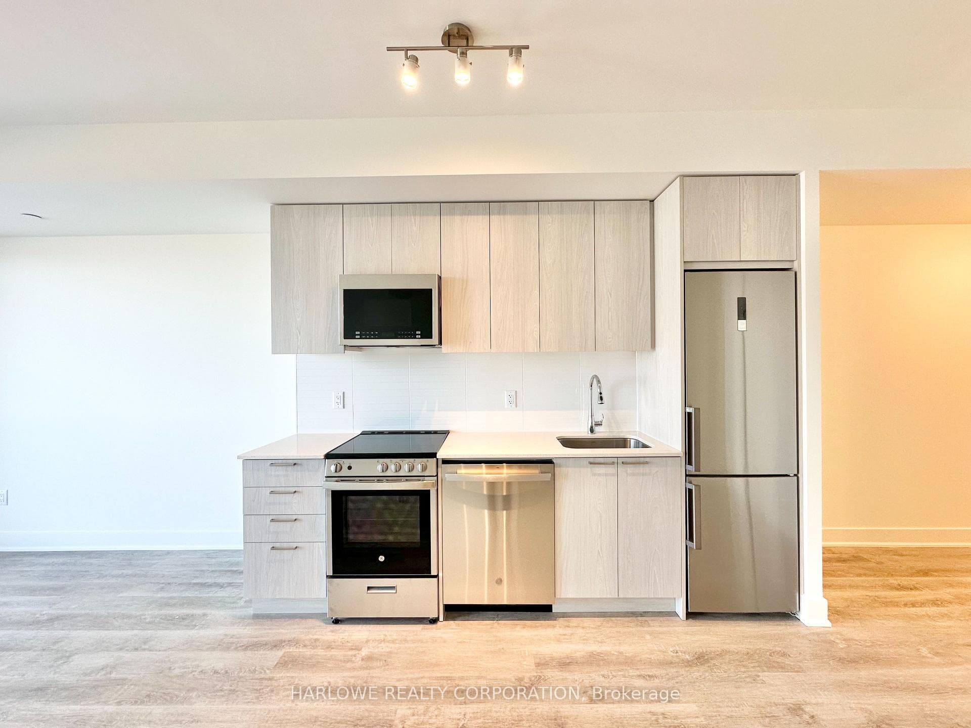 185 Deerfield Road Unit 711 photo 16
