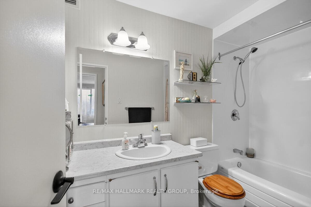 Updated 4 piece Bathroom